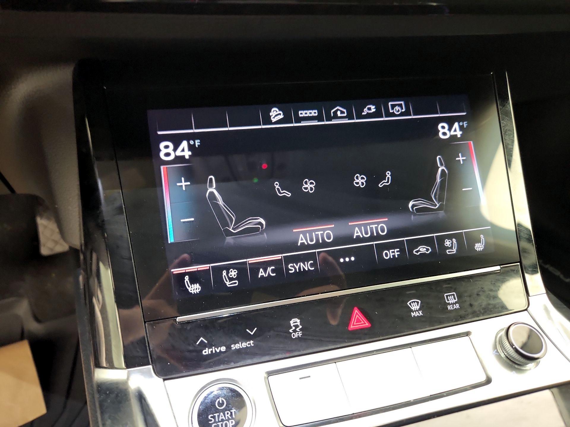 Thumbnail: 2023 Audi e-tron - 16