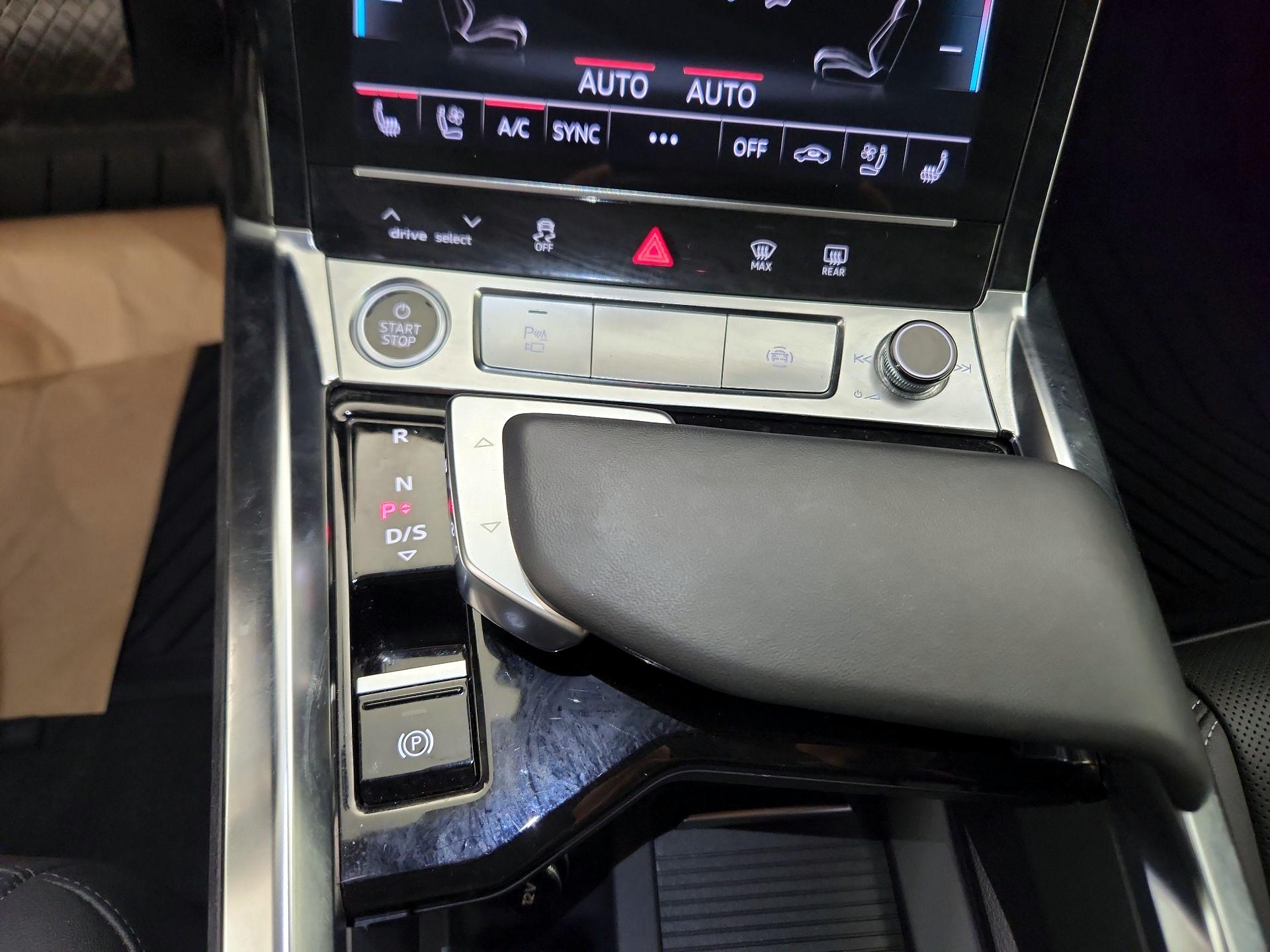 Thumbnail: 2023 Audi e-tron - 17