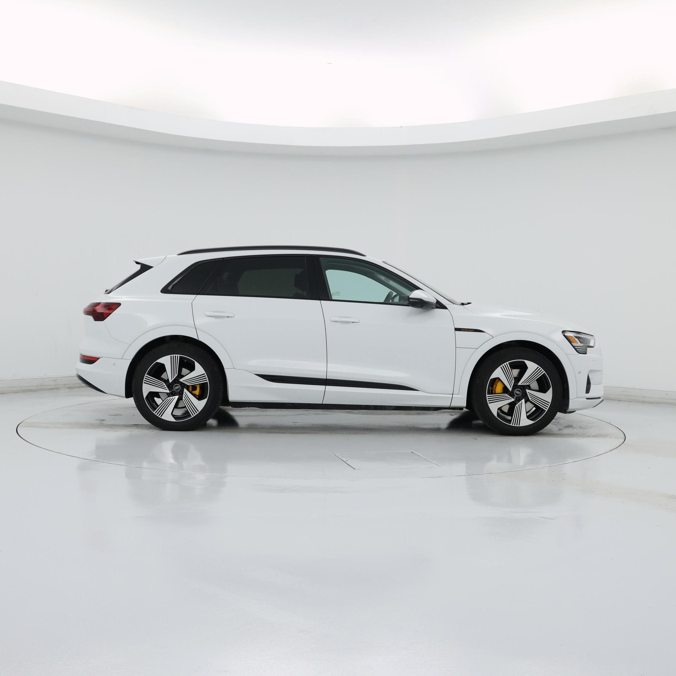 Thumbnail: 2023 Audi e-tron - 7