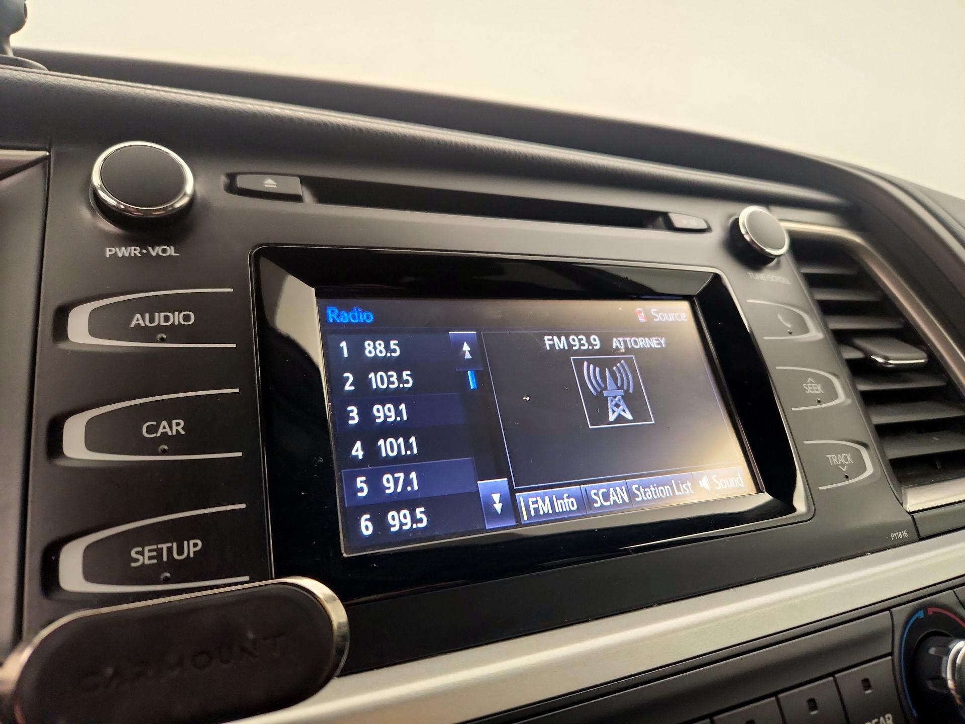 Thumbnail: 2019 Toyota Highlander - 15