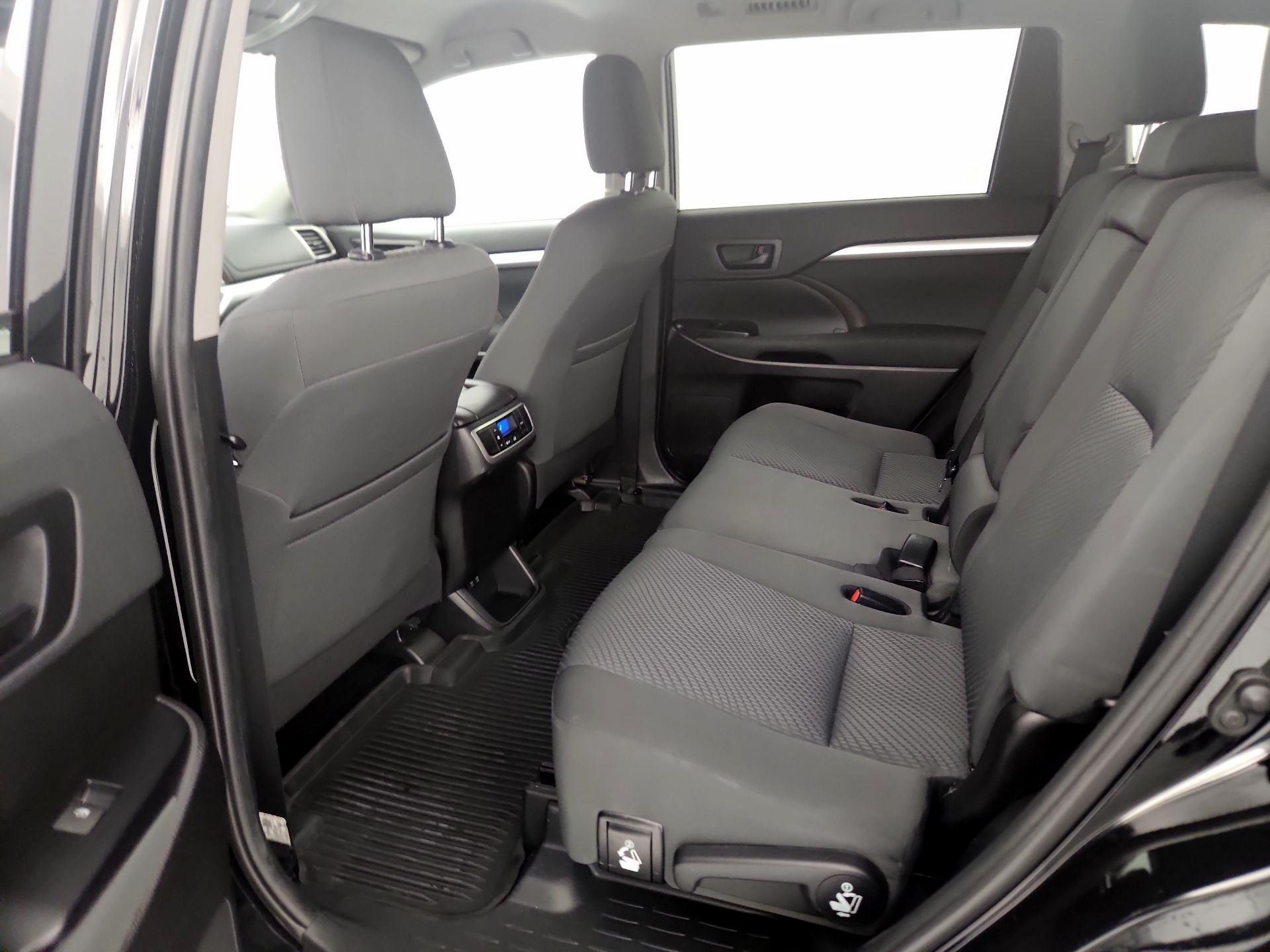 Thumbnail: 2019 Toyota Highlander - 19