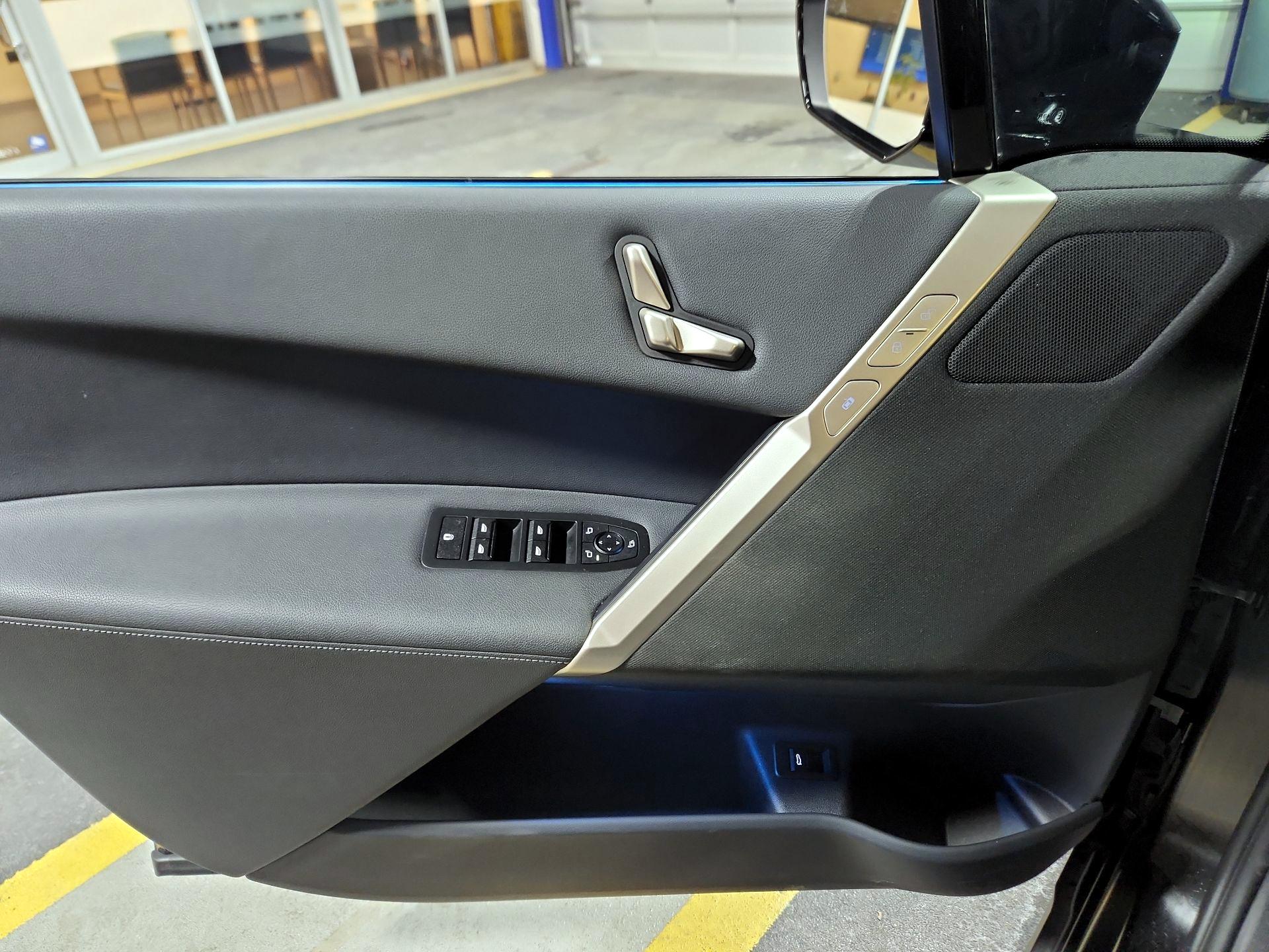 Thumbnail: 2022 BMW iX - 10