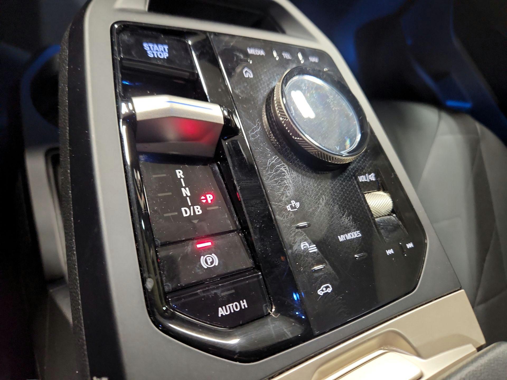 Thumbnail: 2022 BMW iX - 16