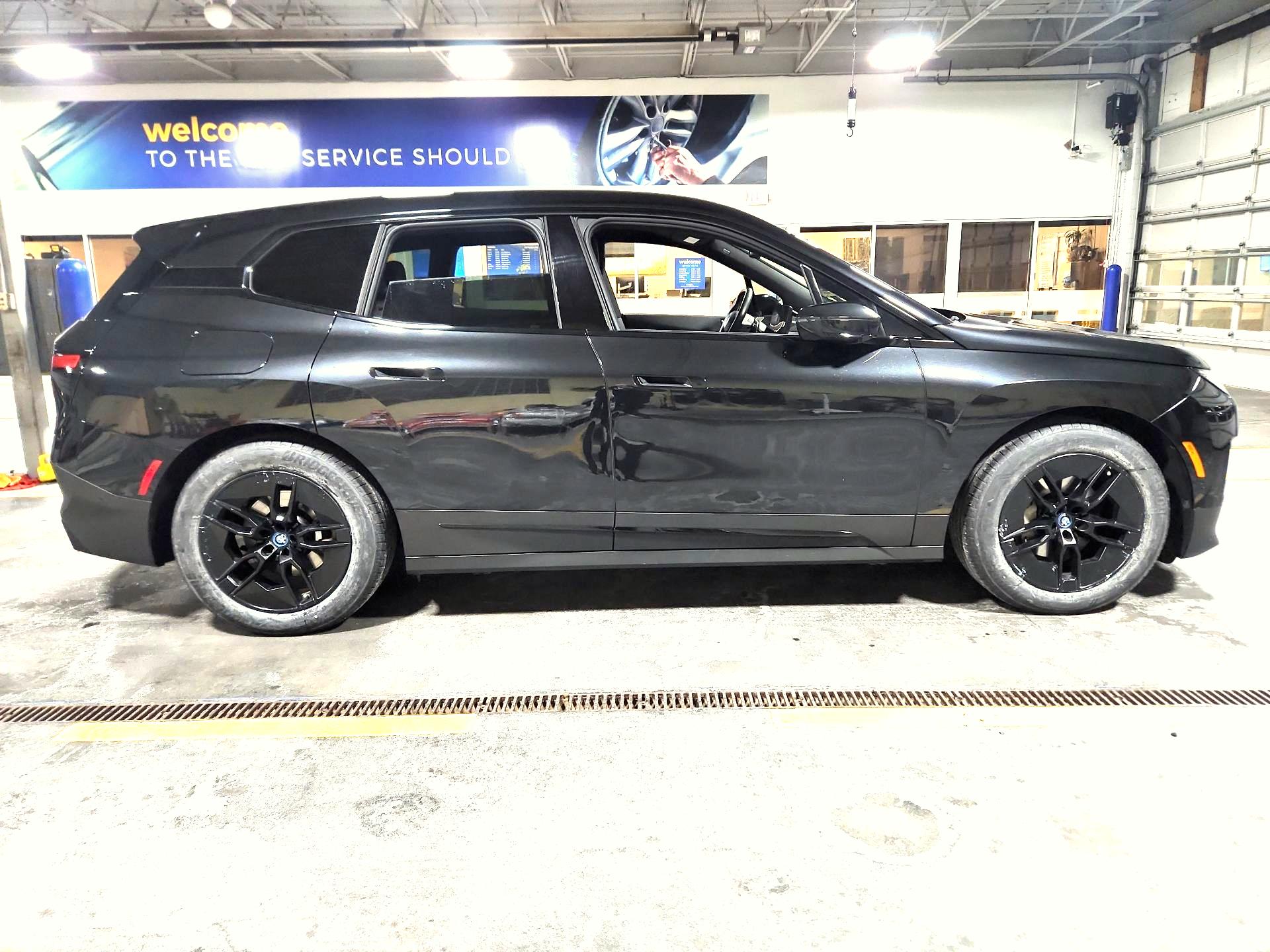 Thumbnail: 2022 BMW iX - 4