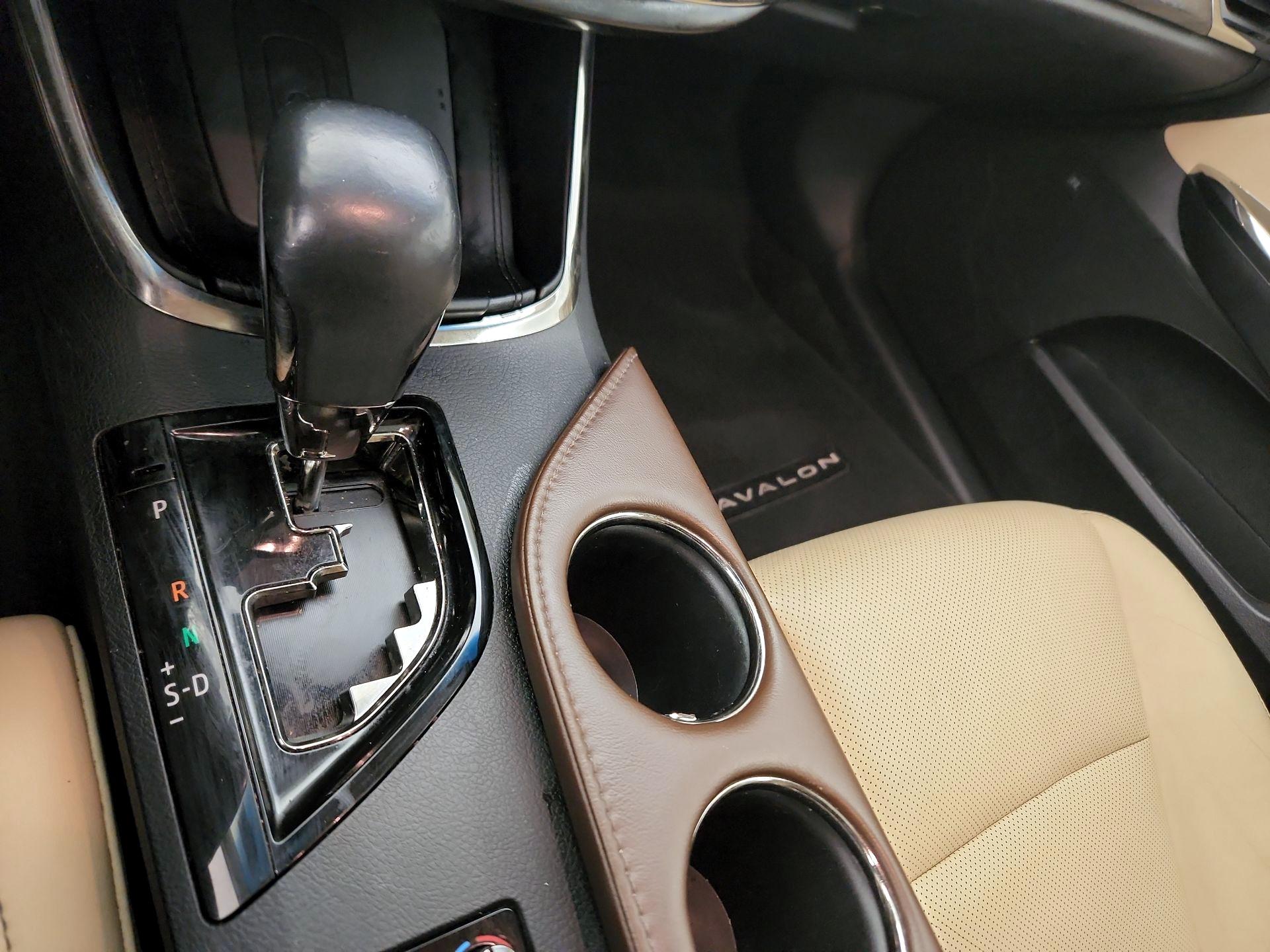 Thumbnail: 2016 Toyota Avalon - 18