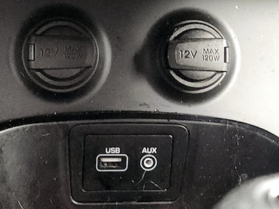 USB/AUX Ports