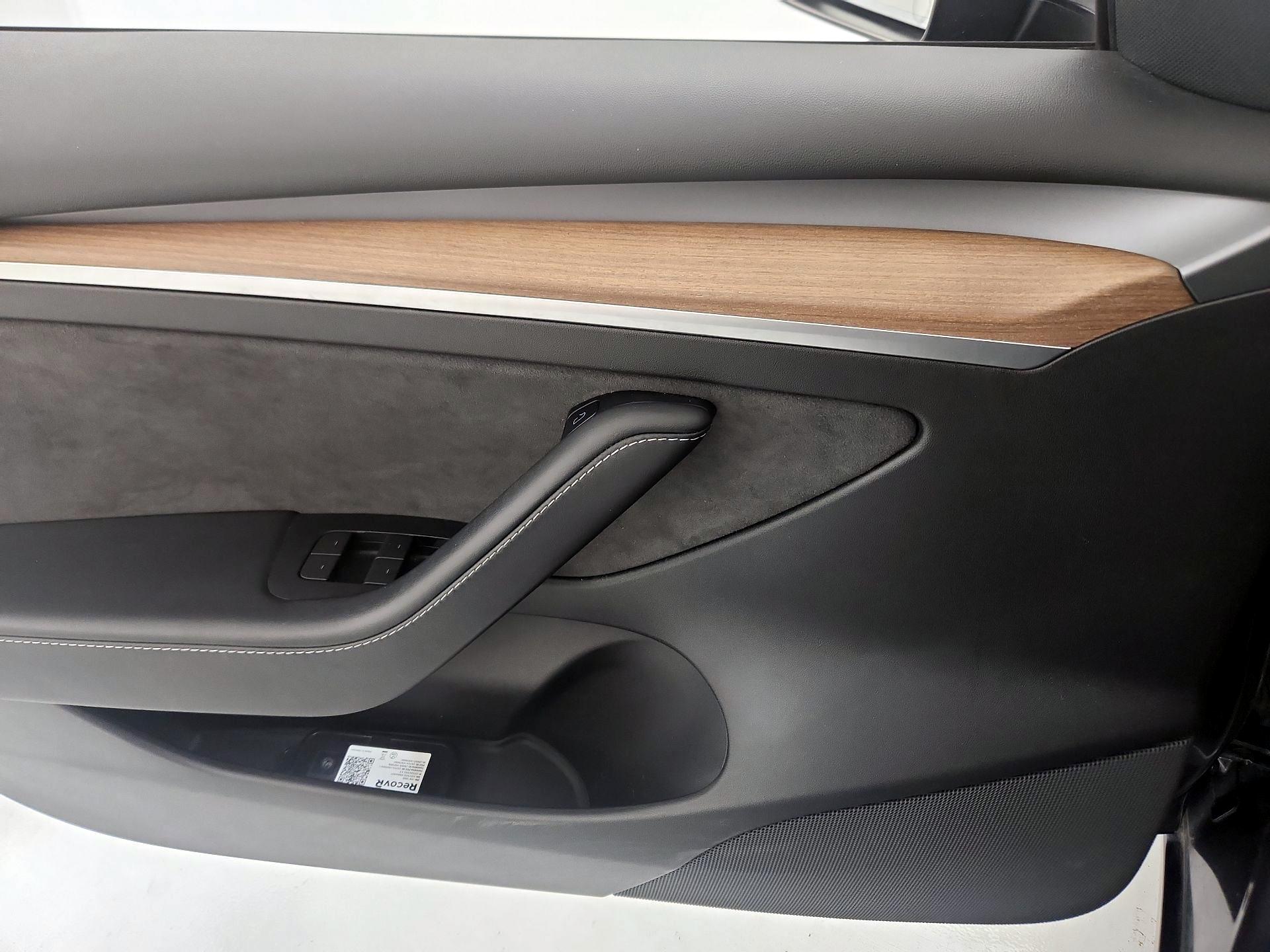 Thumbnail: 2022 Tesla Model 3 - 12