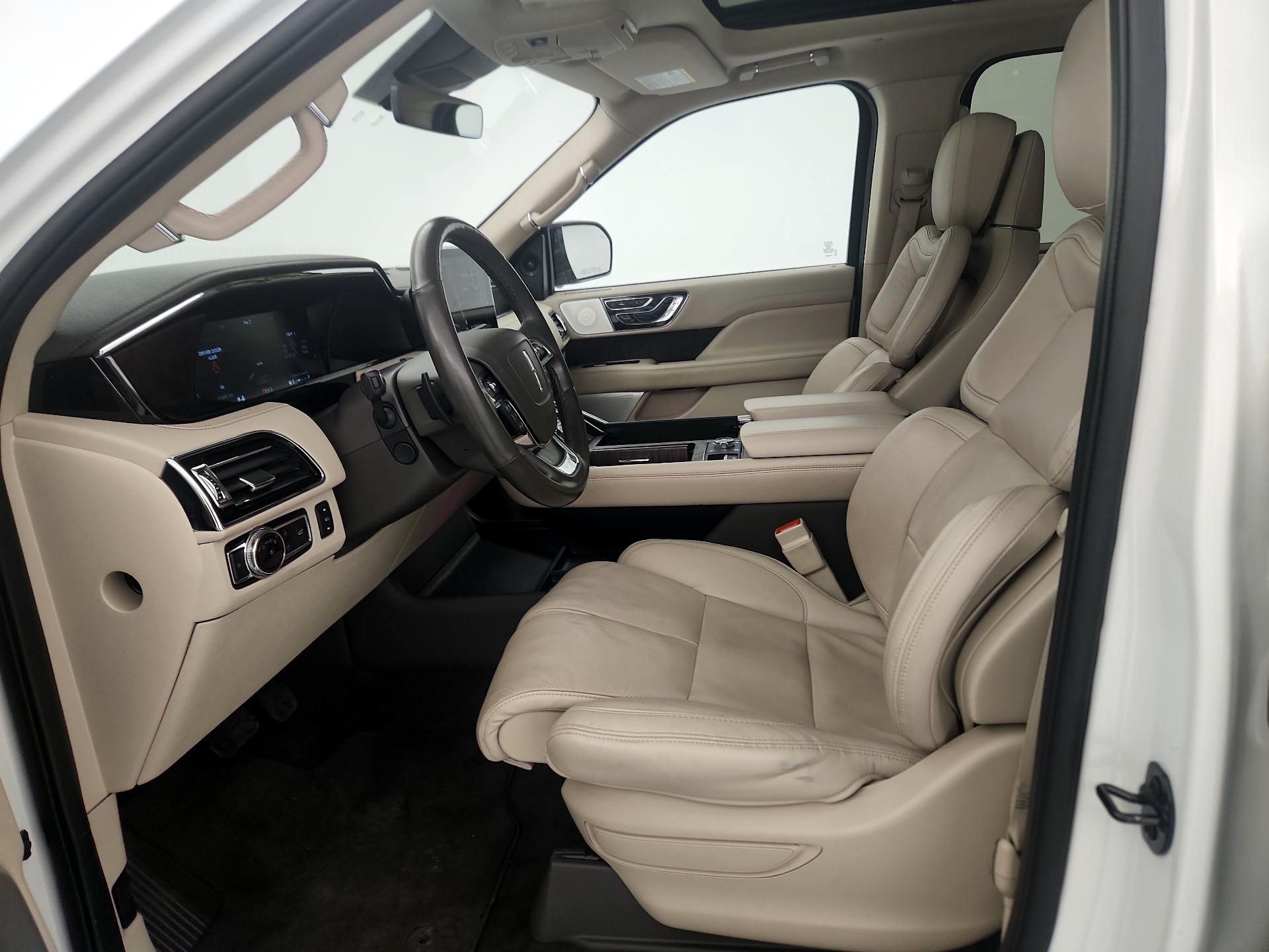 Thumbnail: 2020 Lincoln Navigator - 11