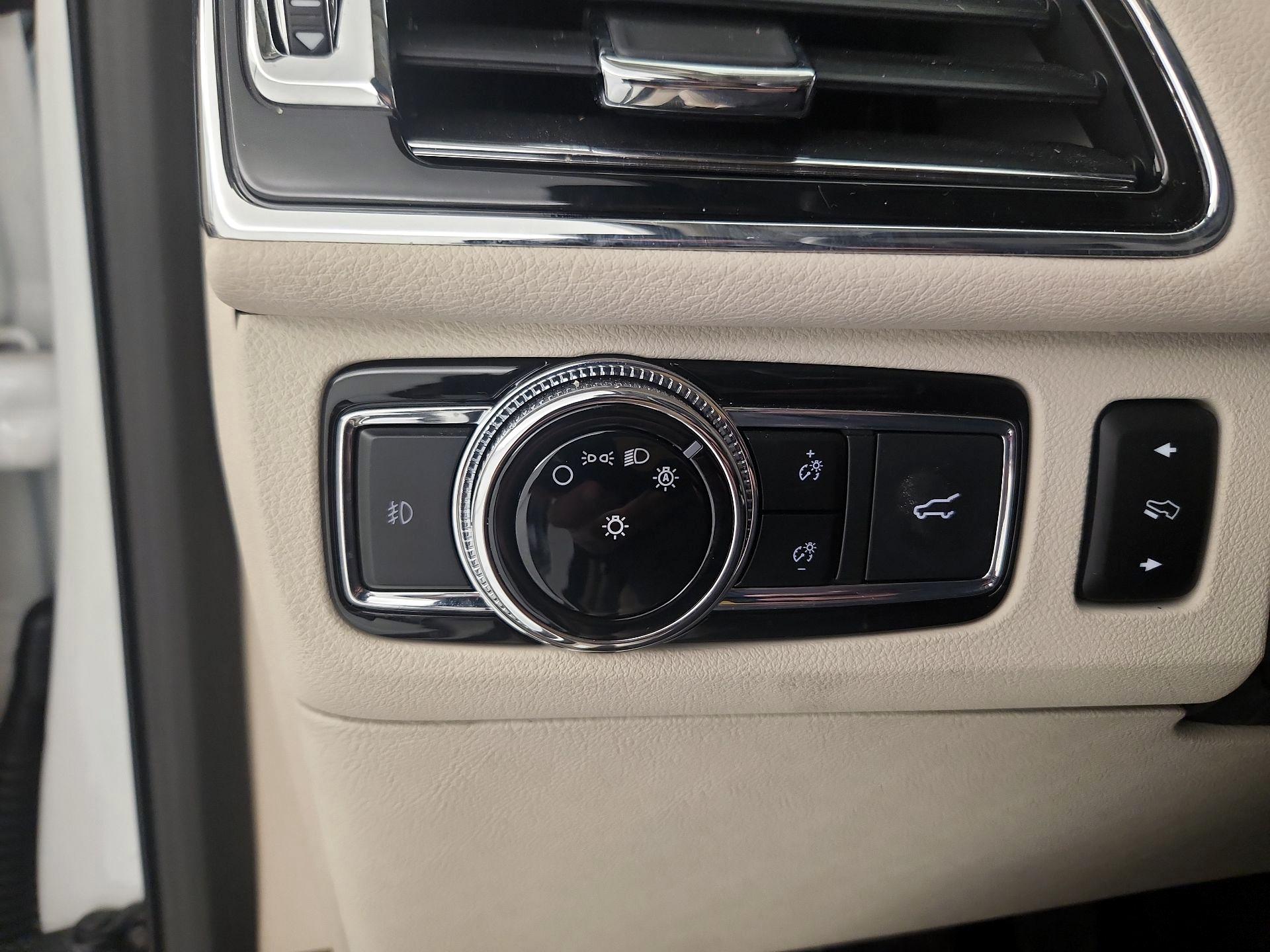 Thumbnail: 2020 Lincoln Navigator - 13