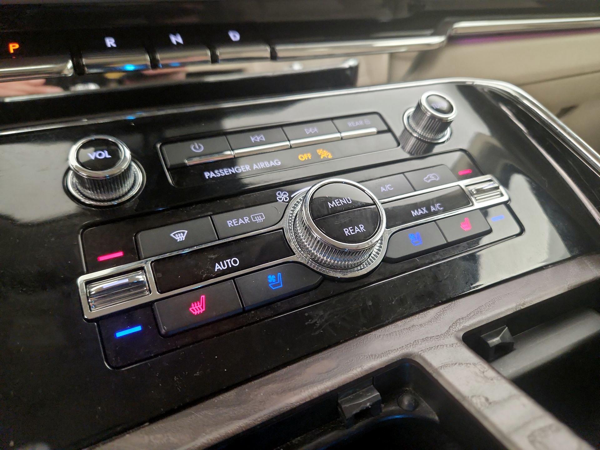 Thumbnail: 2020 Lincoln Navigator - 17