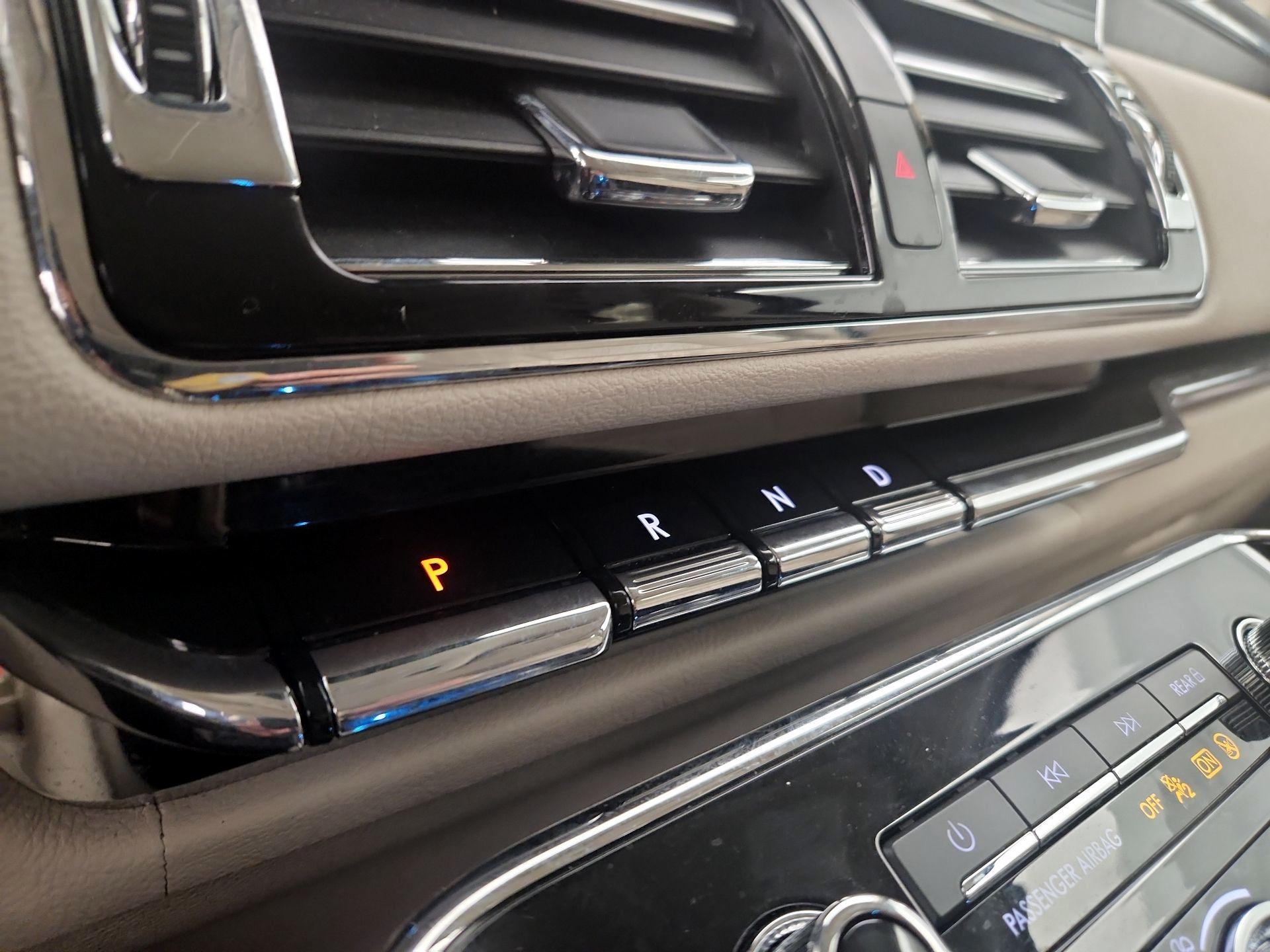 Thumbnail: 2020 Lincoln Navigator - 18