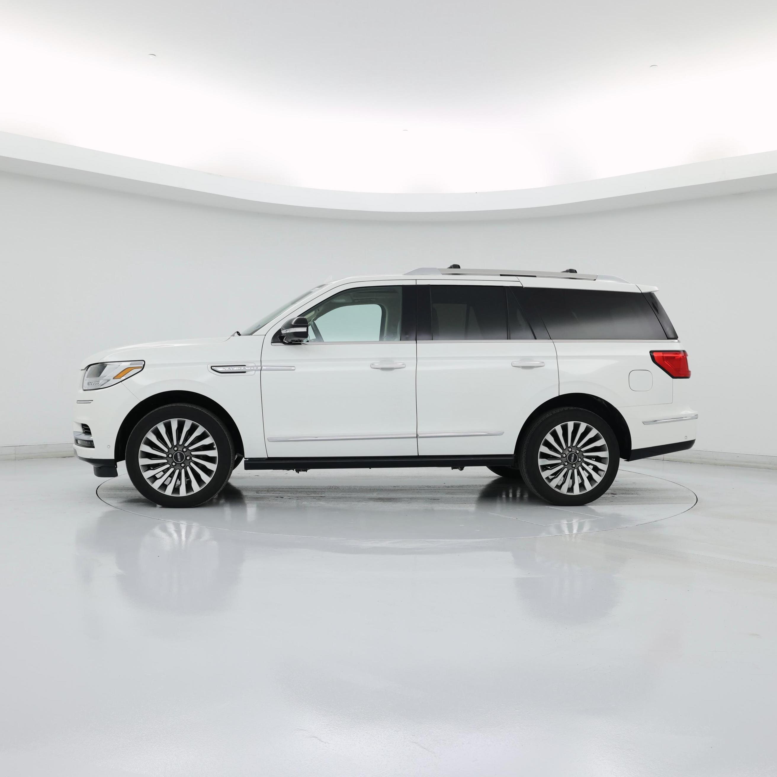 Thumbnail: 2020 Lincoln Navigator - 3