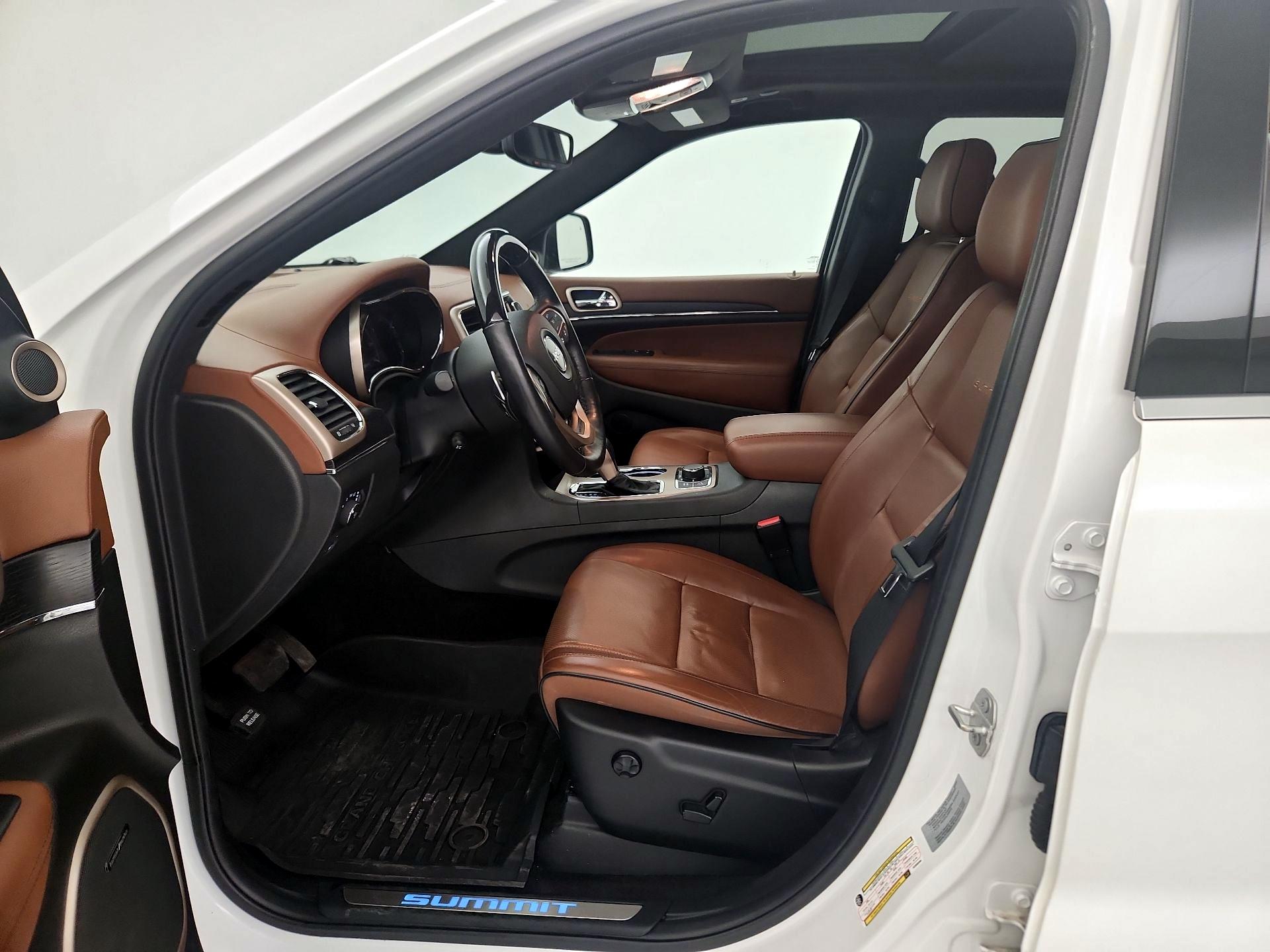 Thumbnail: 2017 Jeep Grand Cherokee - 11