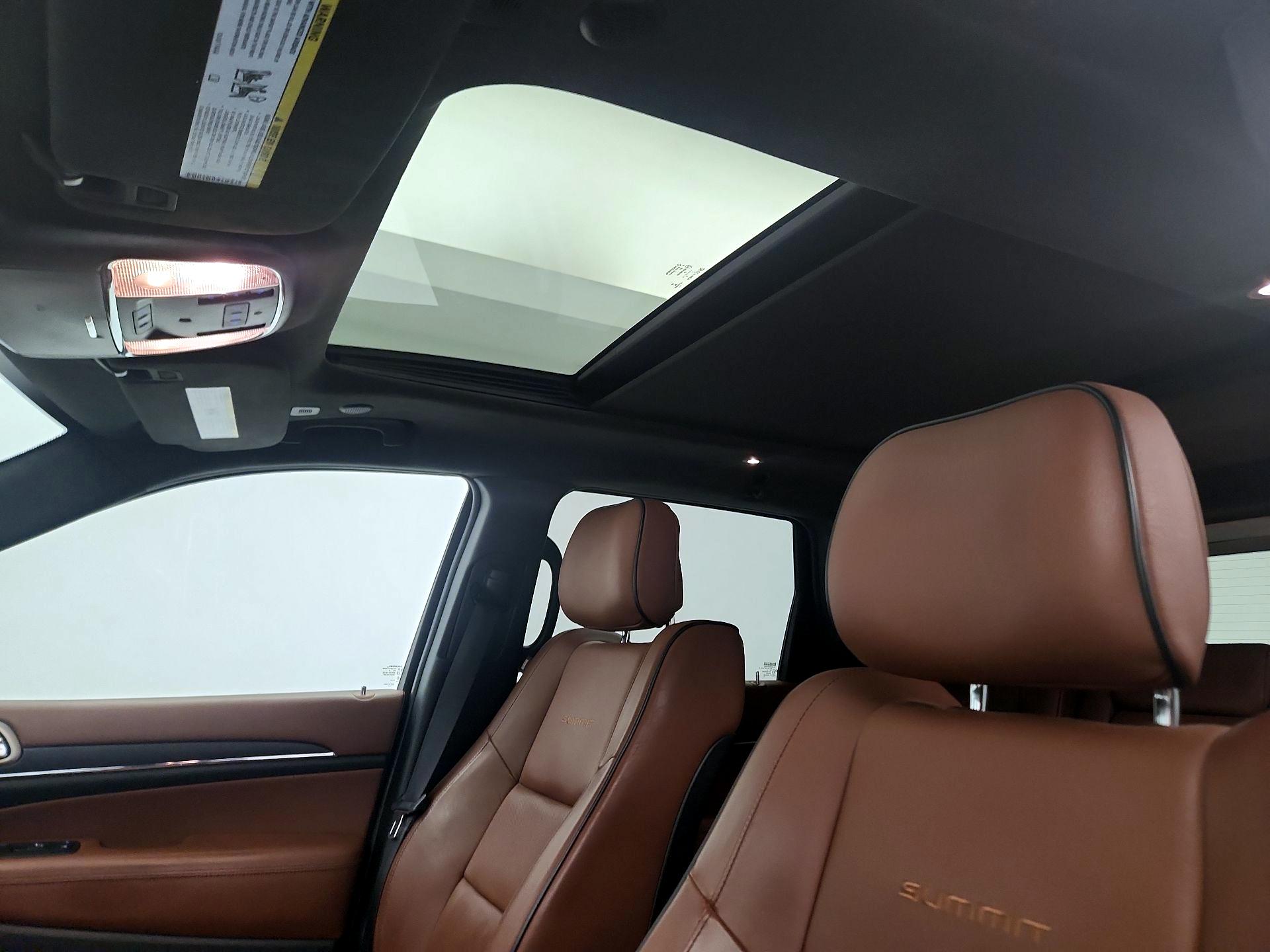 Thumbnail: 2017 Jeep Grand Cherokee - 20