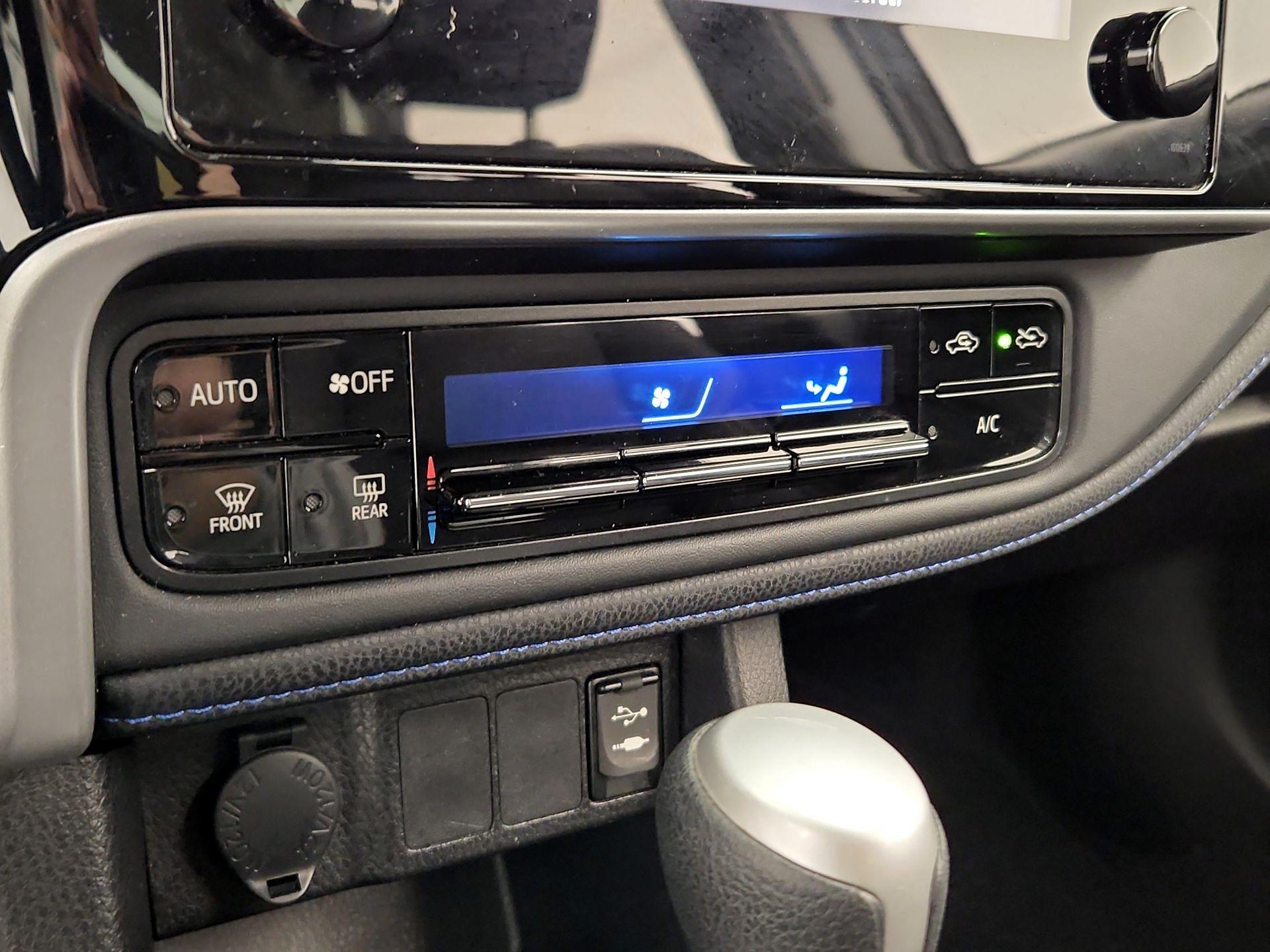 Thumbnail: 2017 Toyota Corolla - 16