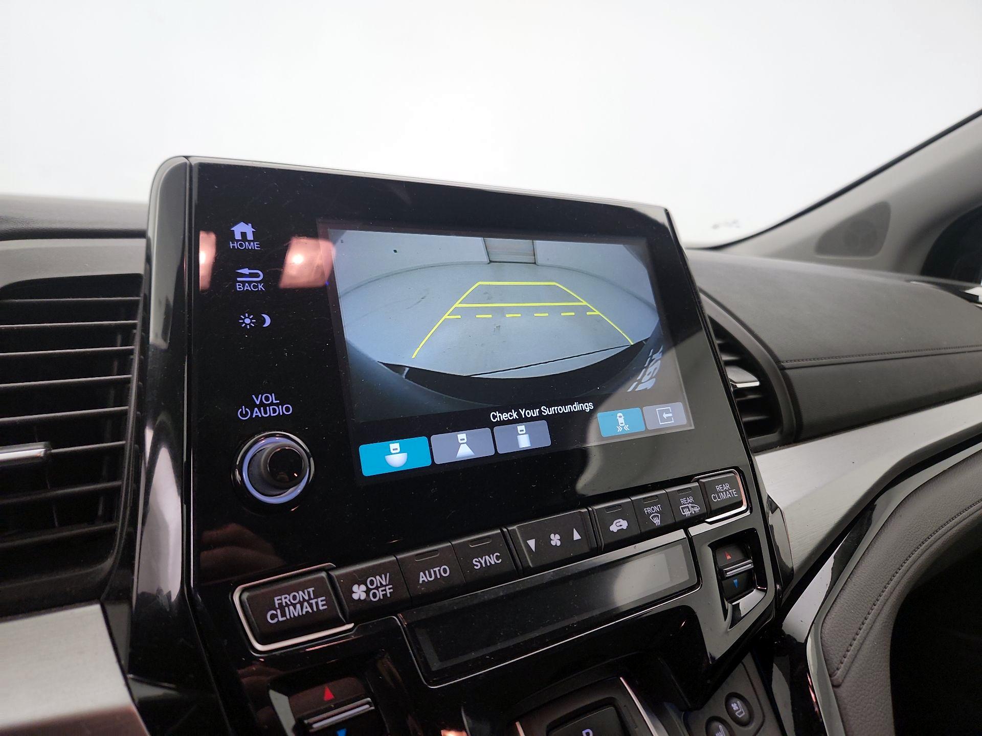 Thumbnail: 2018 Honda Odyssey - 14