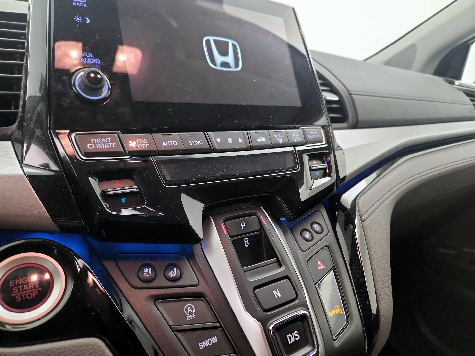 Thumbnail: 2018 Honda Odyssey - 16