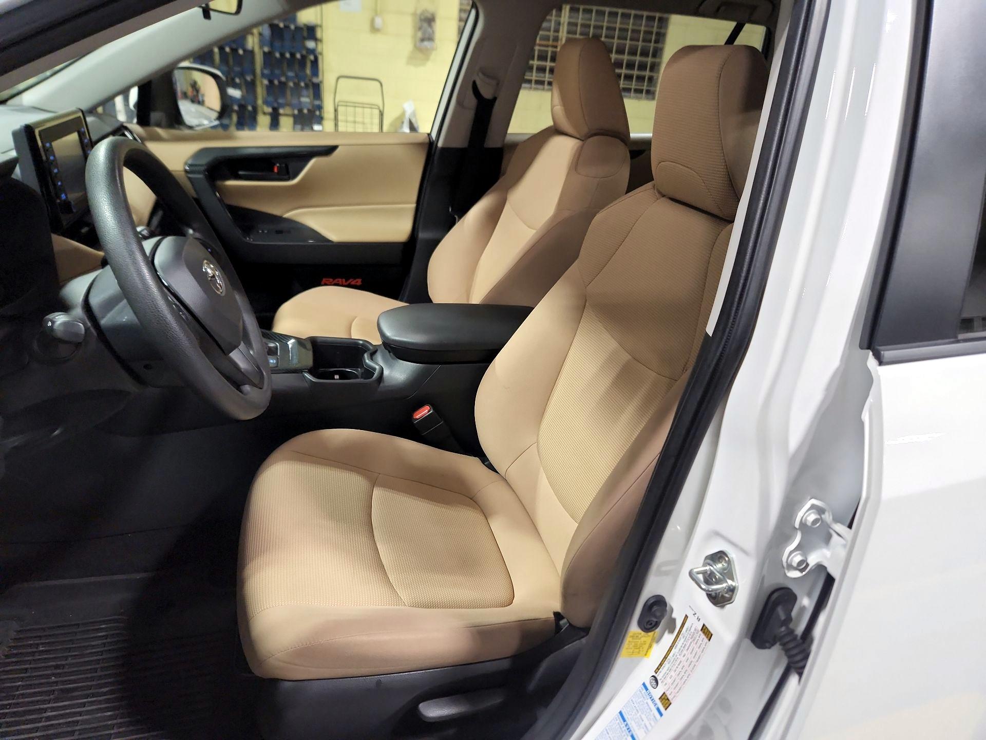 Thumbnail: 2022 Toyota RAV4 - 9