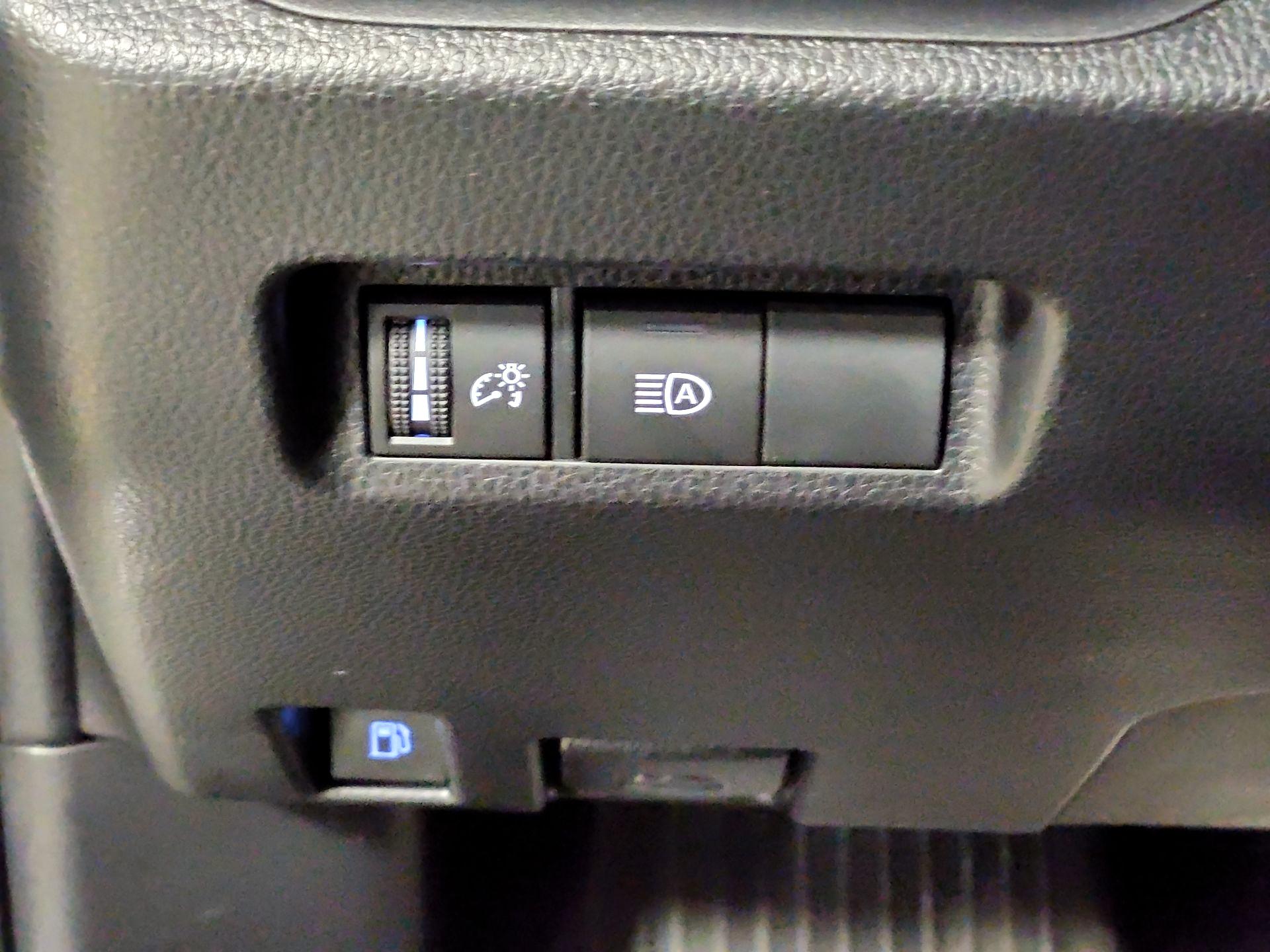 Thumbnail: 2022 Toyota RAV4 - 11