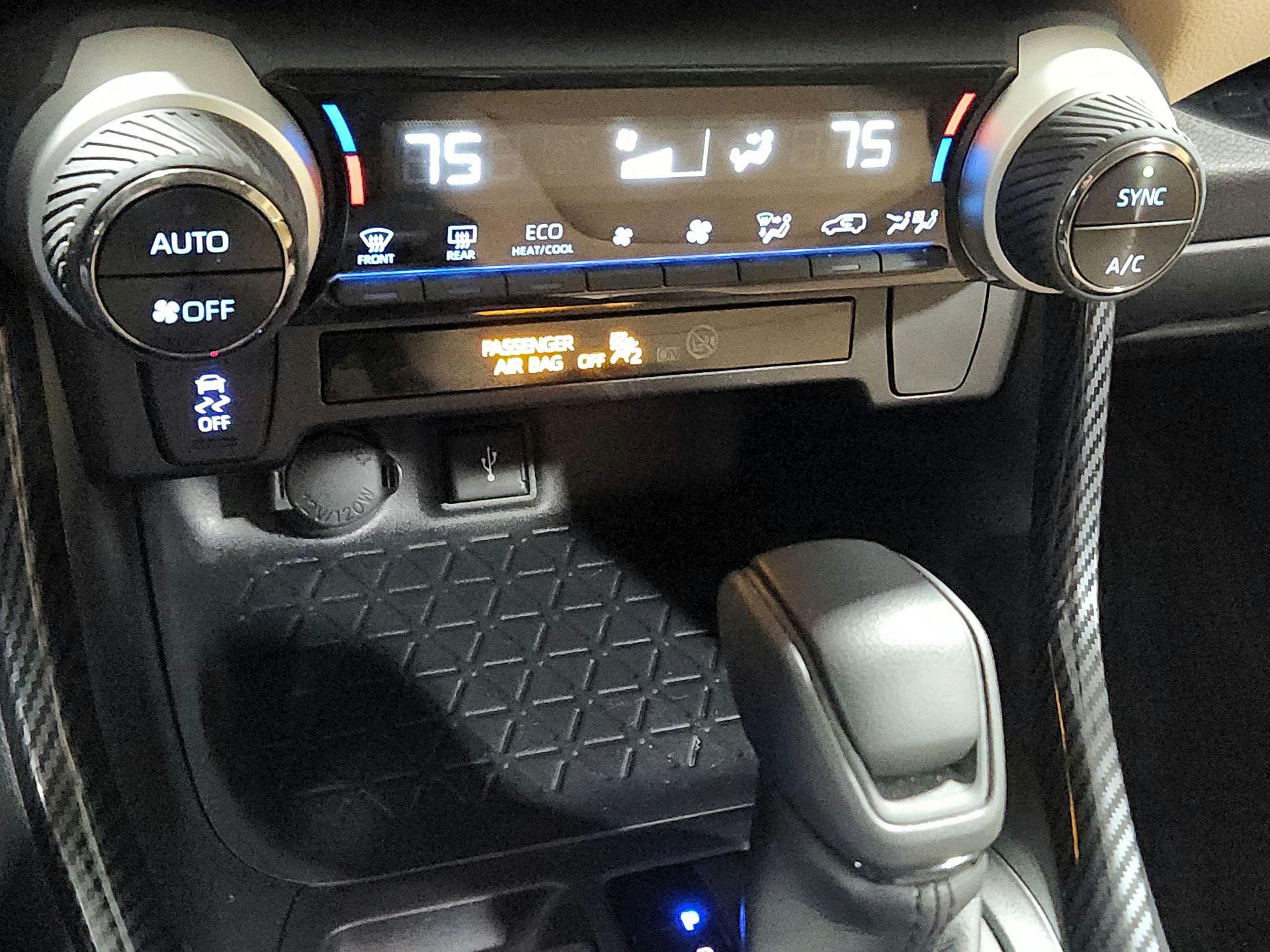 Thumbnail: 2022 Toyota RAV4 - 15