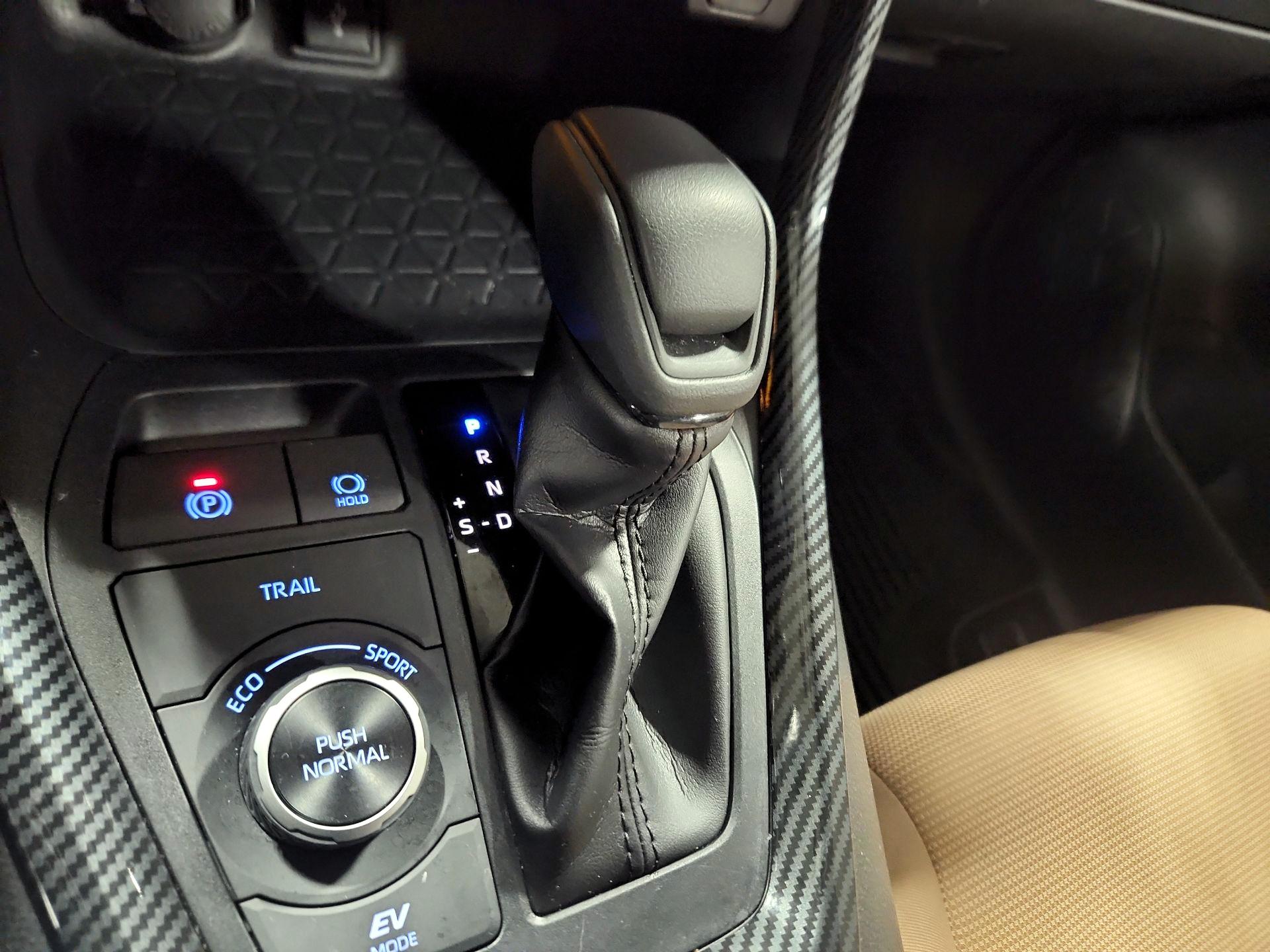 Thumbnail: 2022 Toyota RAV4 - 16