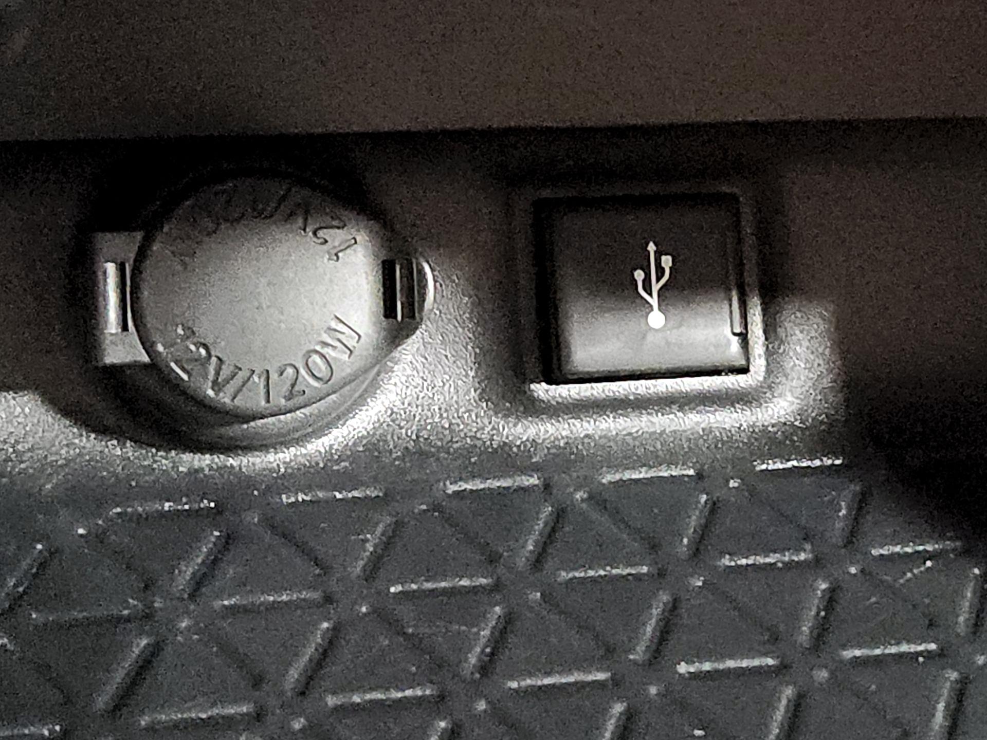 Thumbnail: 2022 Toyota RAV4 - 17