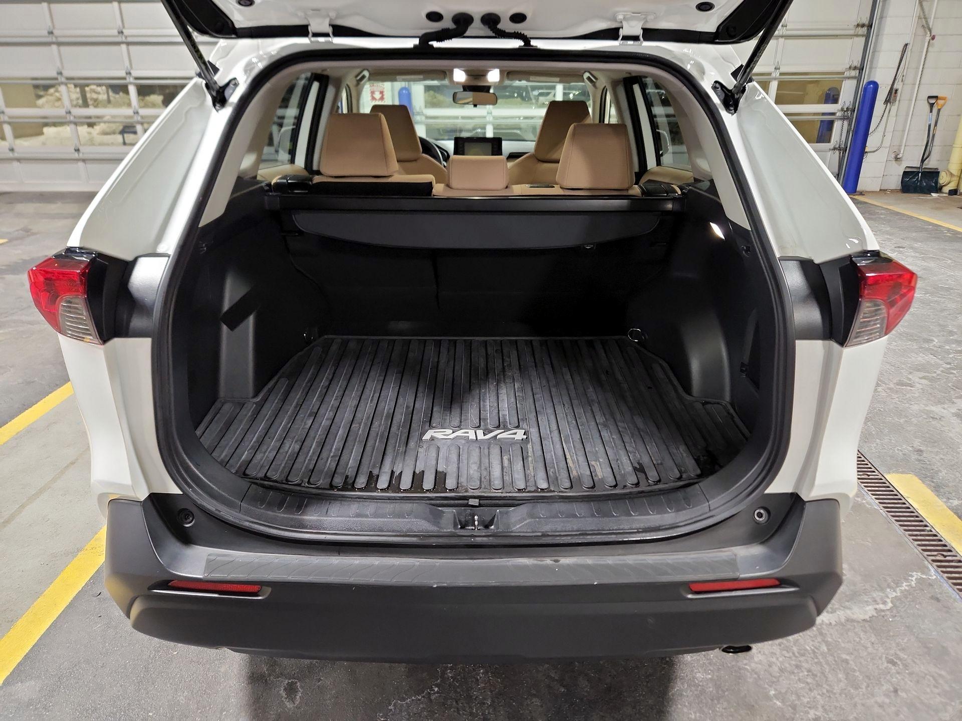 Thumbnail: 2022 Toyota RAV4 - 19