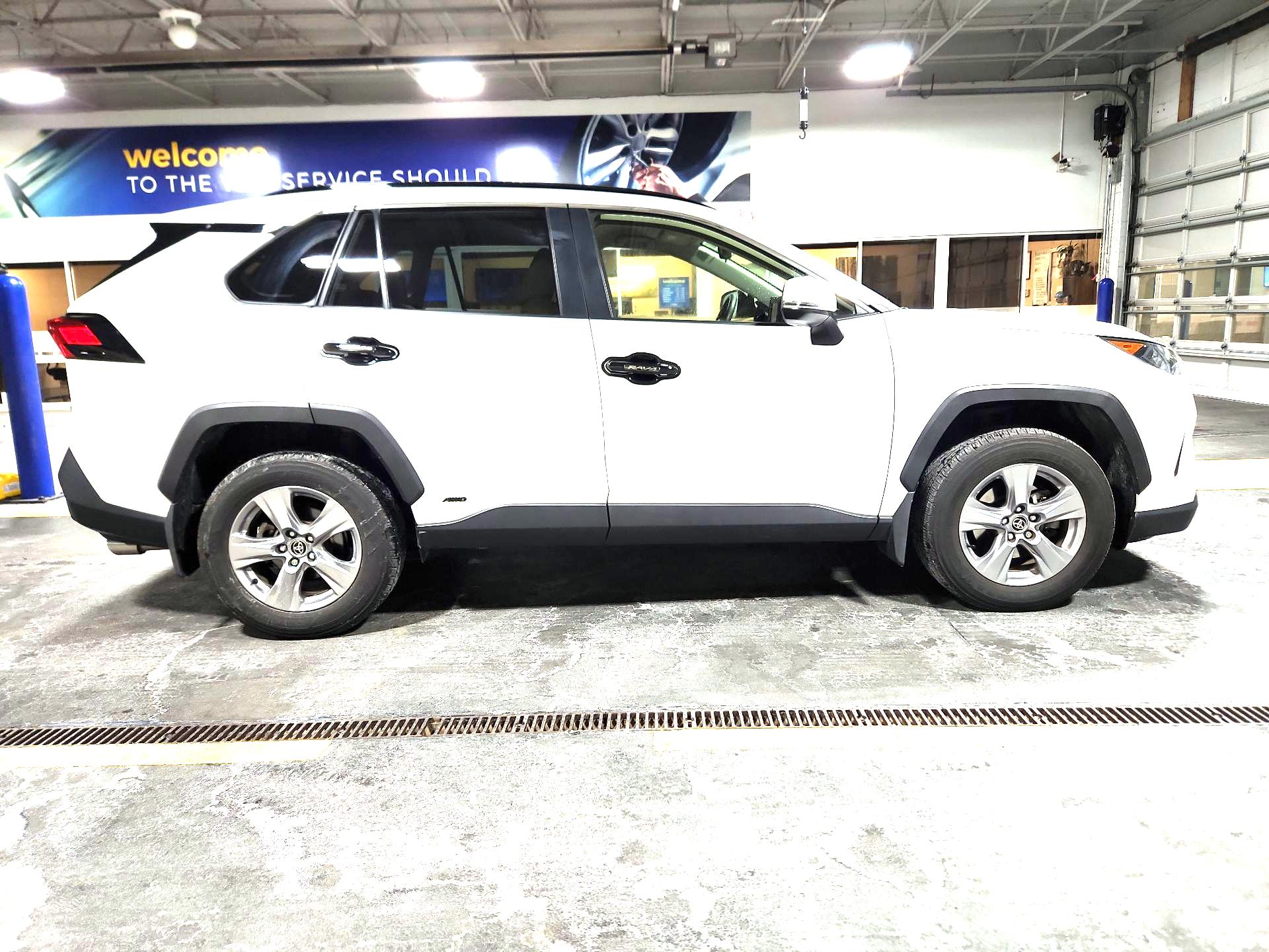 Thumbnail: 2022 Toyota RAV4 - 4