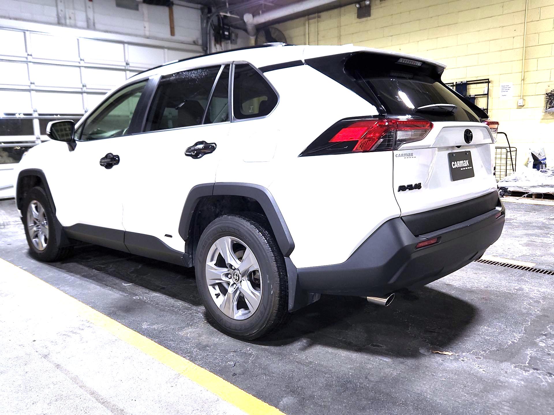 Thumbnail: 2022 Toyota RAV4 - 7