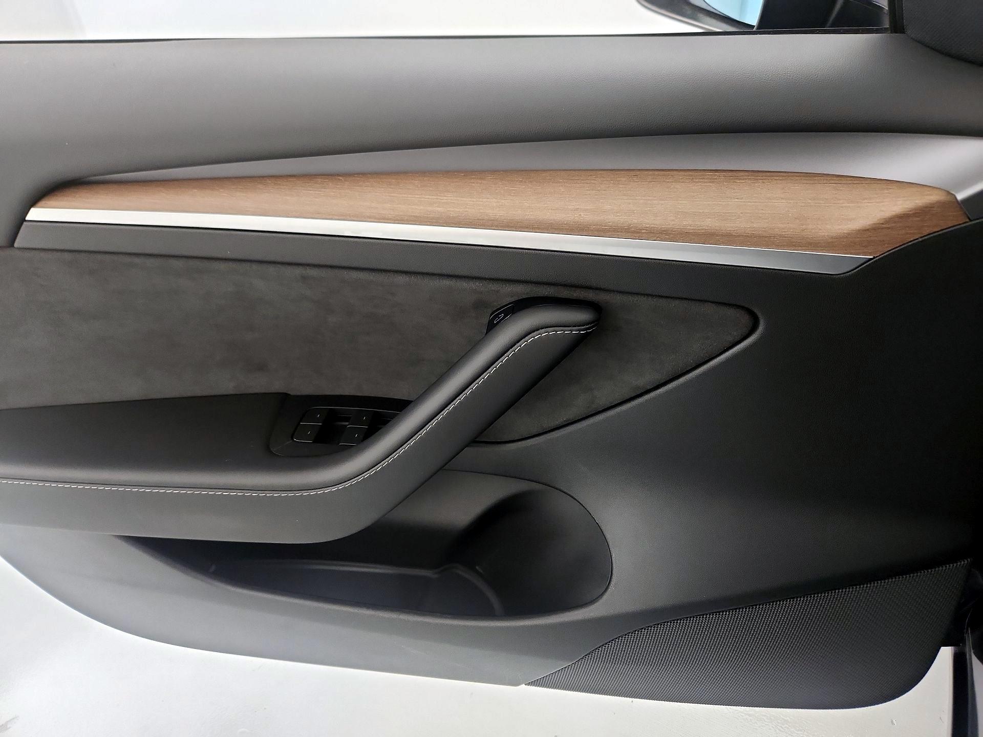 Thumbnail: 2023 Tesla Model 3 - 12