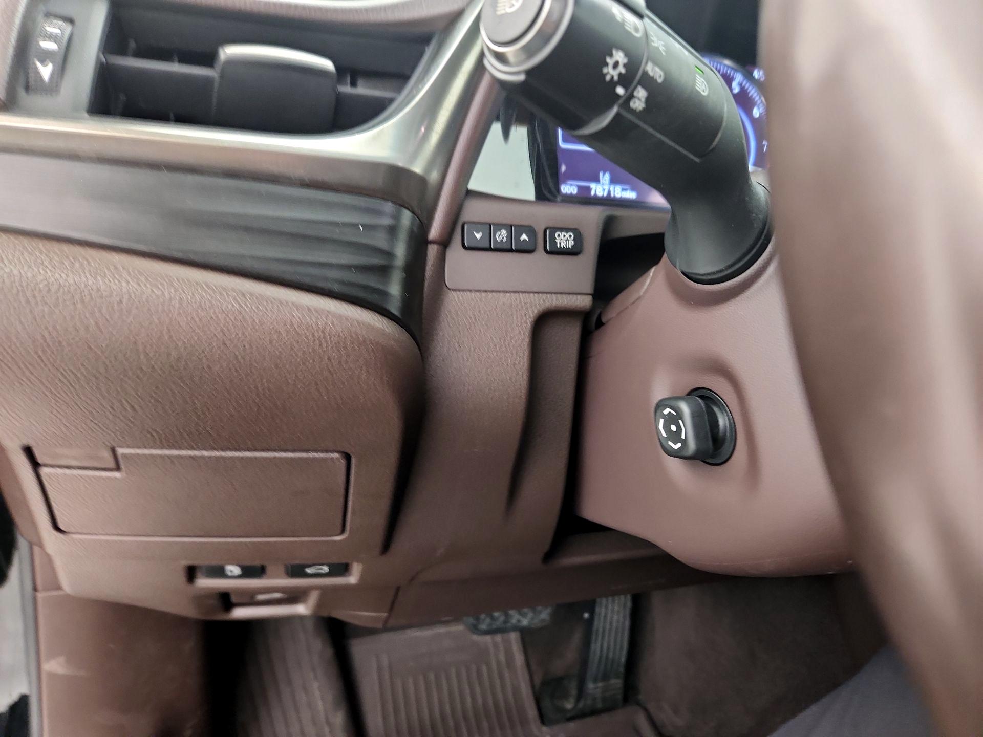 Thumbnail: 2019 Lexus ES - 13