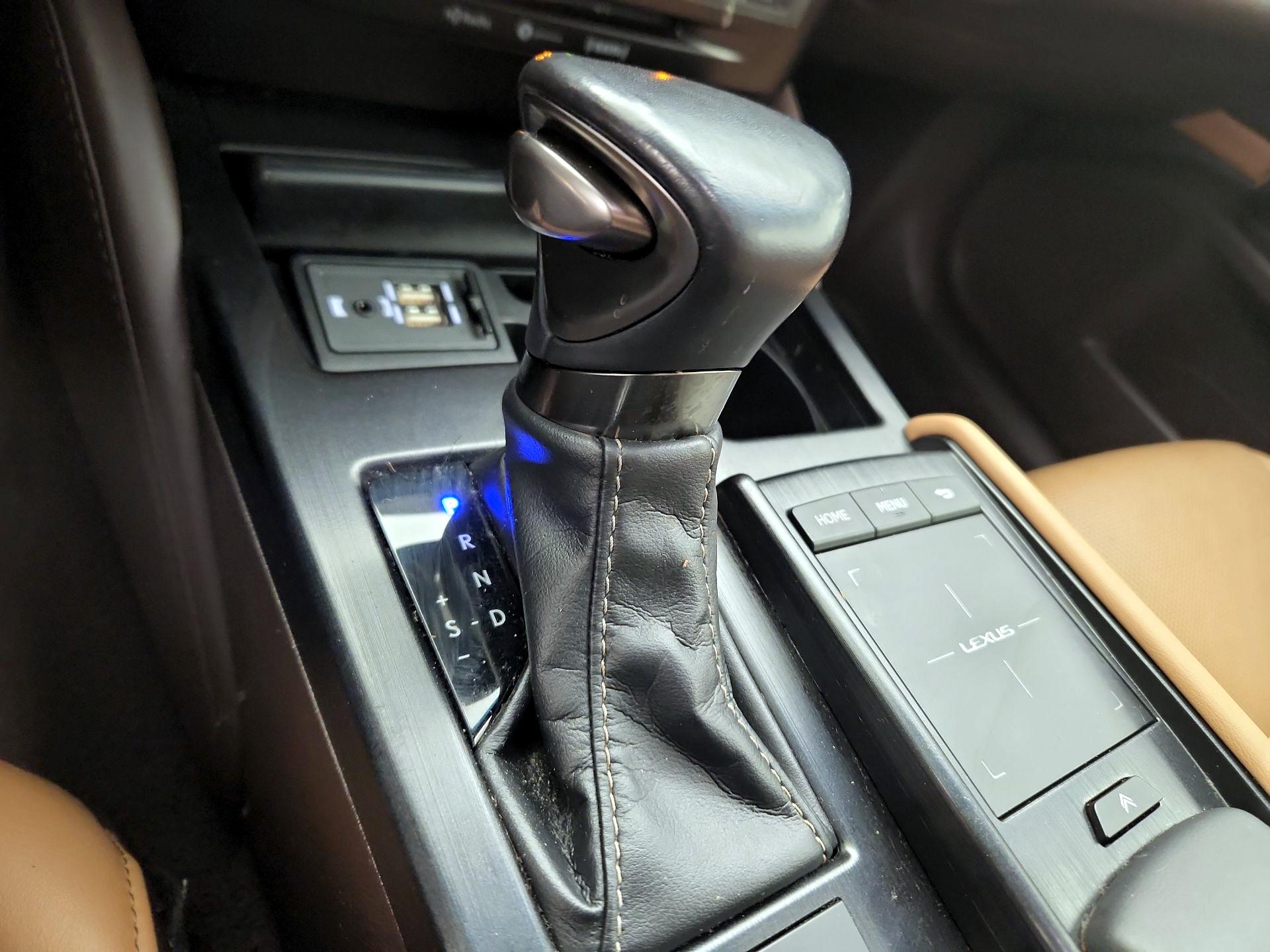 Thumbnail: 2019 Lexus ES - 17