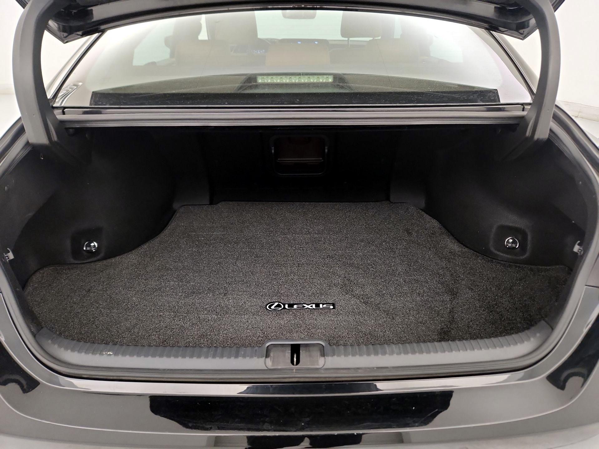 Thumbnail: 2019 Lexus ES - 19