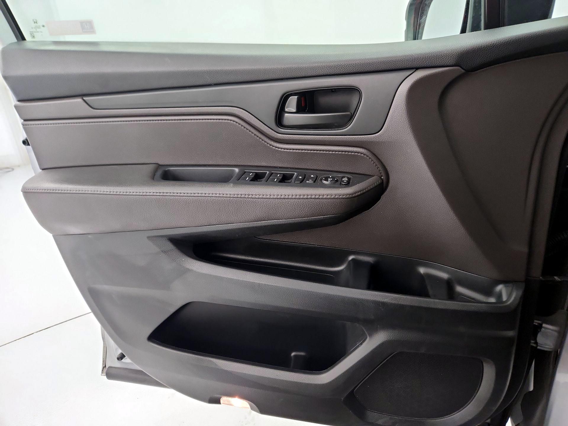 Thumbnail: 2019 Honda Odyssey - 12