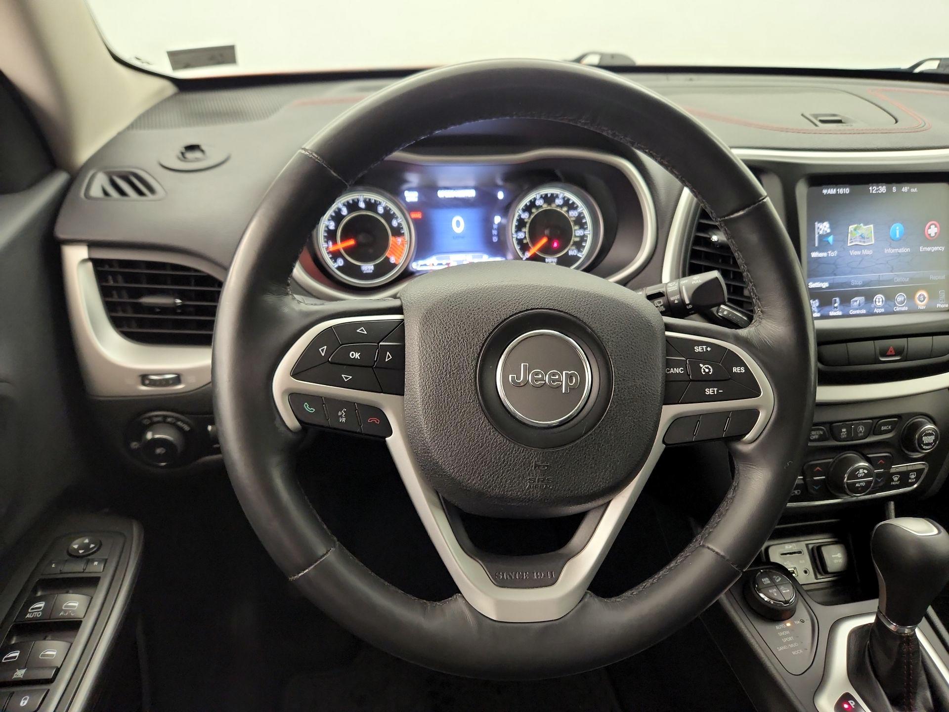 Thumbnail: 2015 Jeep Cherokee - 10