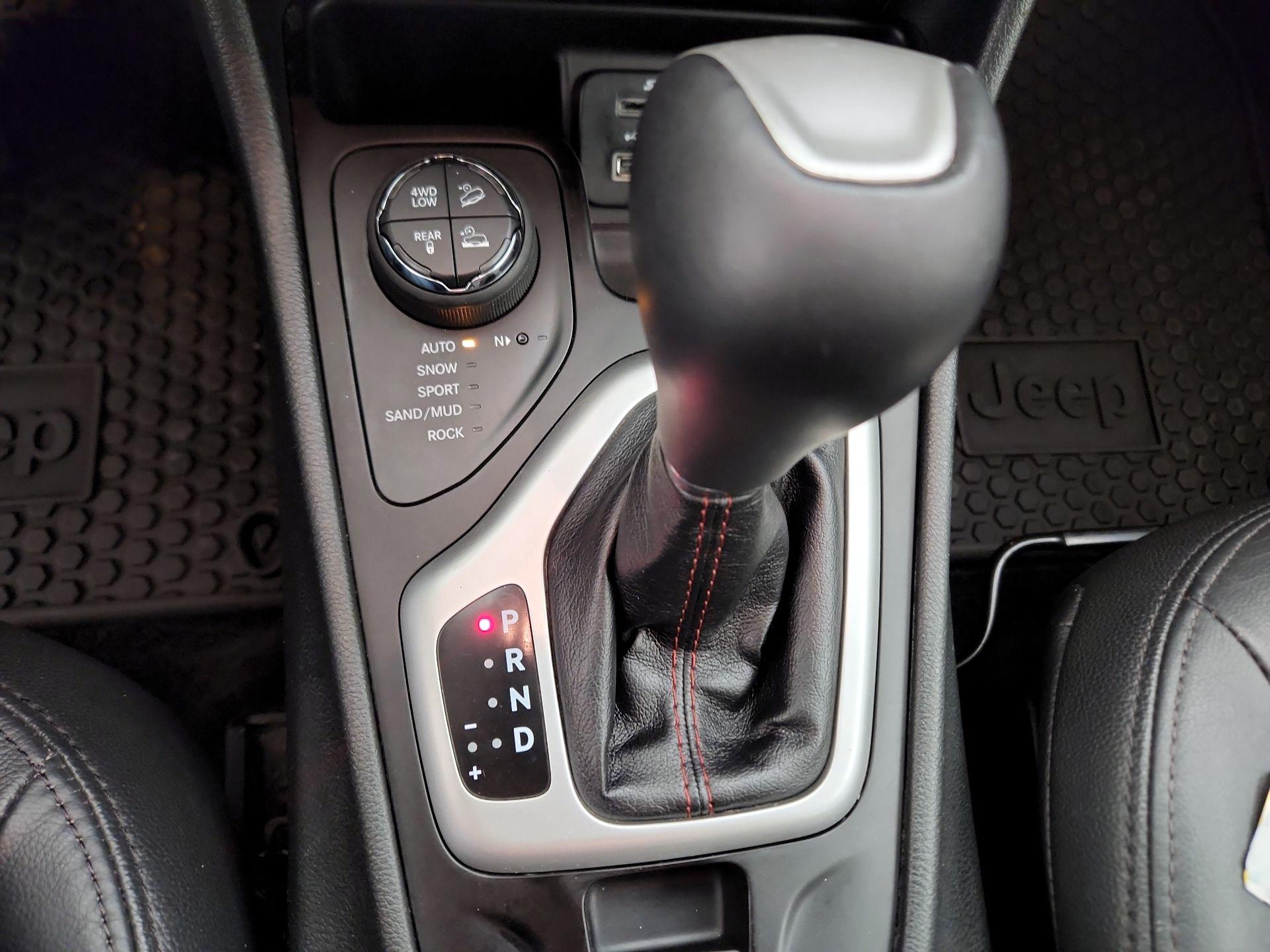 Thumbnail: 2015 Jeep Cherokee - 18