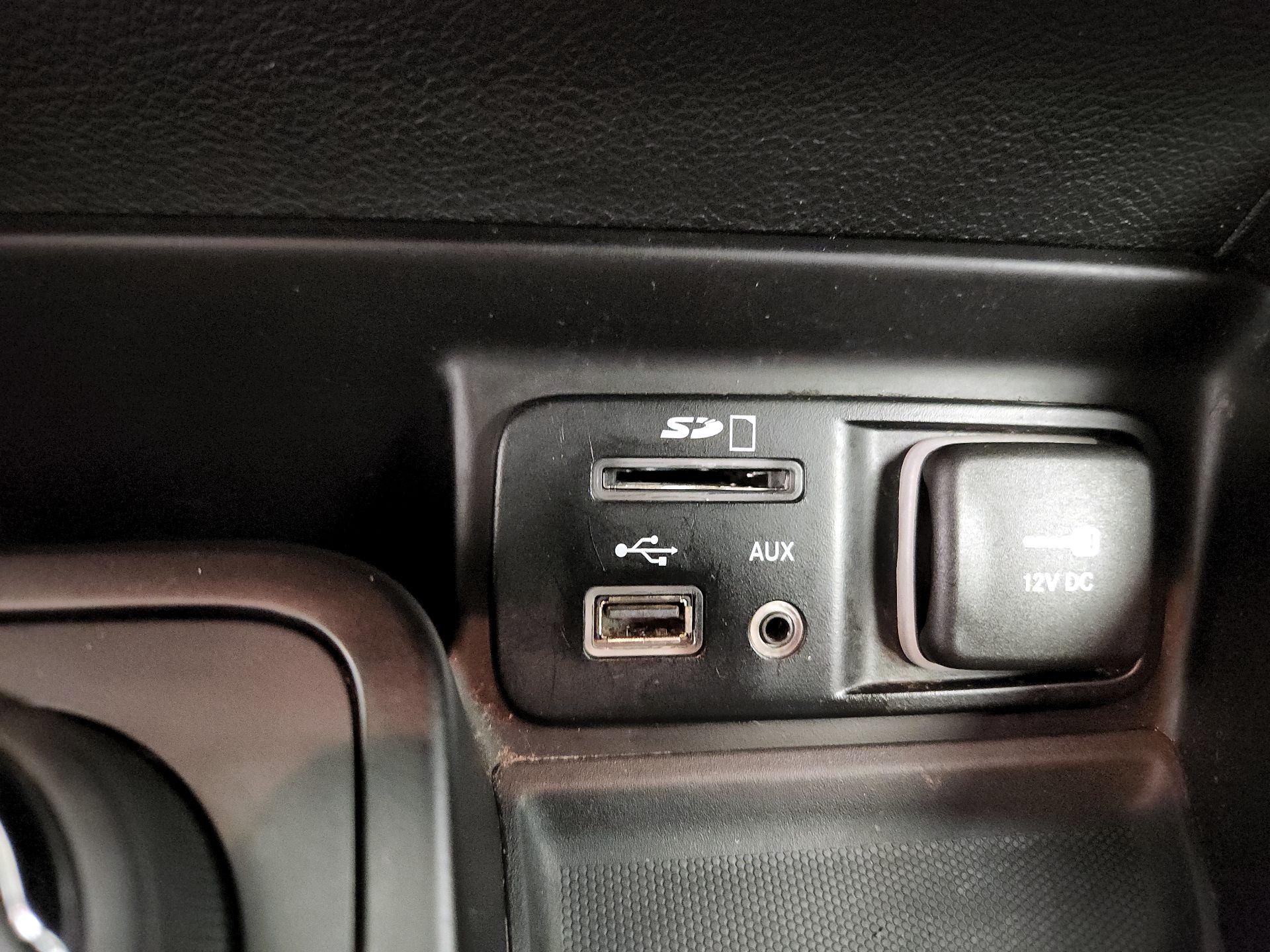 Thumbnail: 2015 Jeep Cherokee - 19