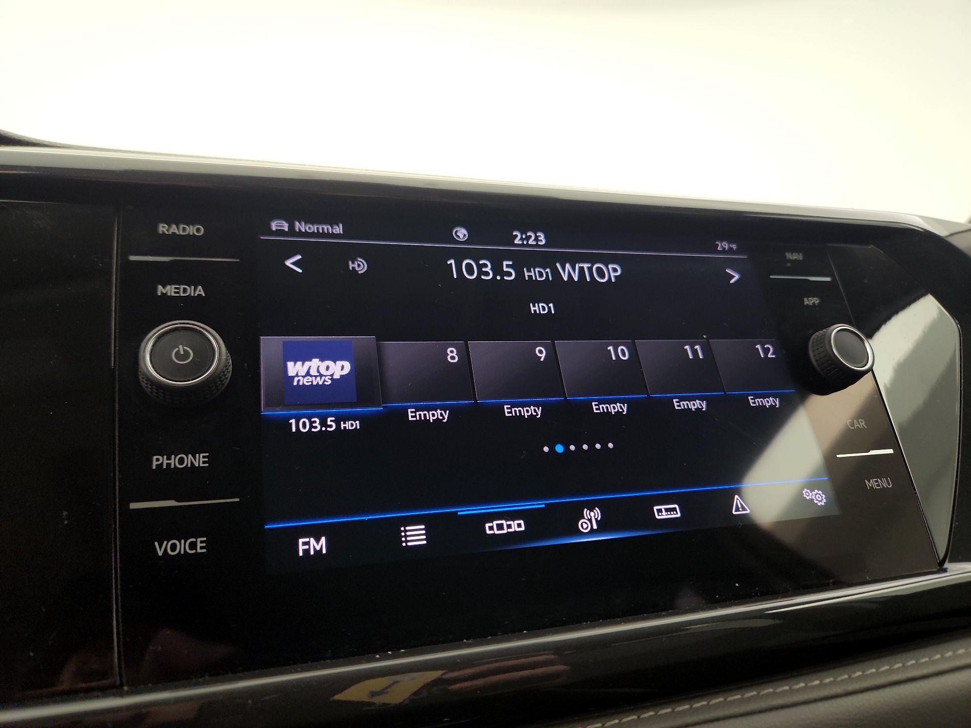 Thumbnail: 2023 Volkswagen Taos - 16