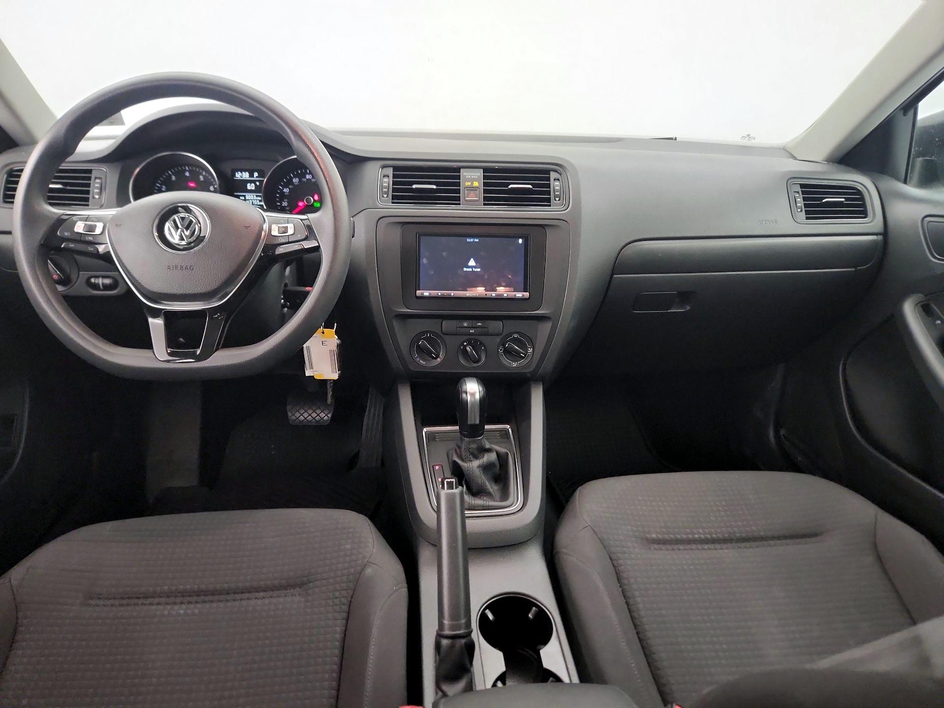 Thumbnail: 2015 Volkswagen Jetta - 9