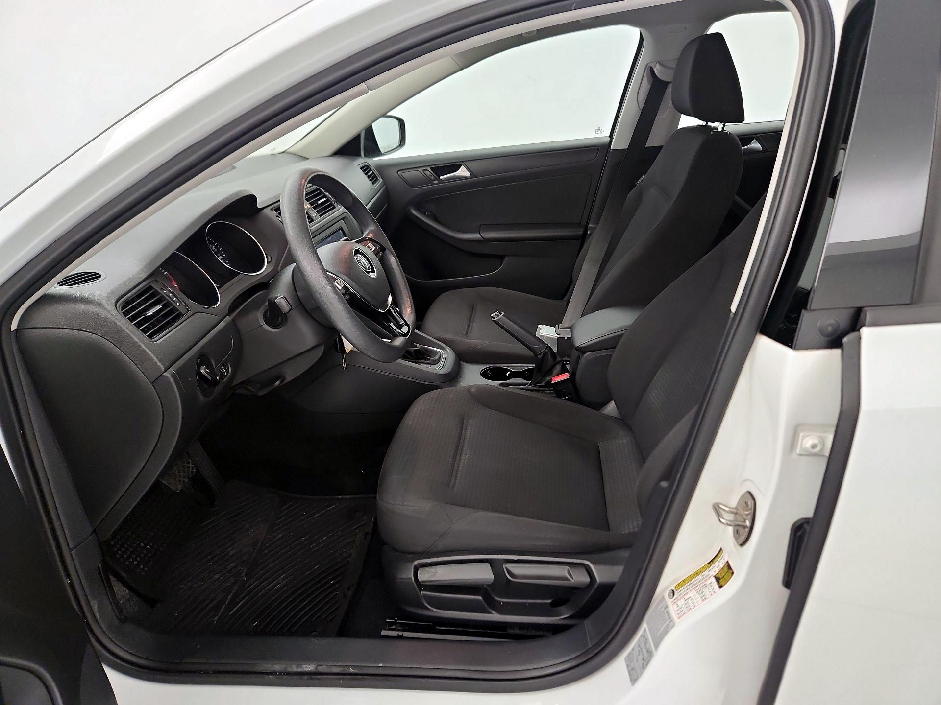 Thumbnail: 2015 Volkswagen Jetta - 11