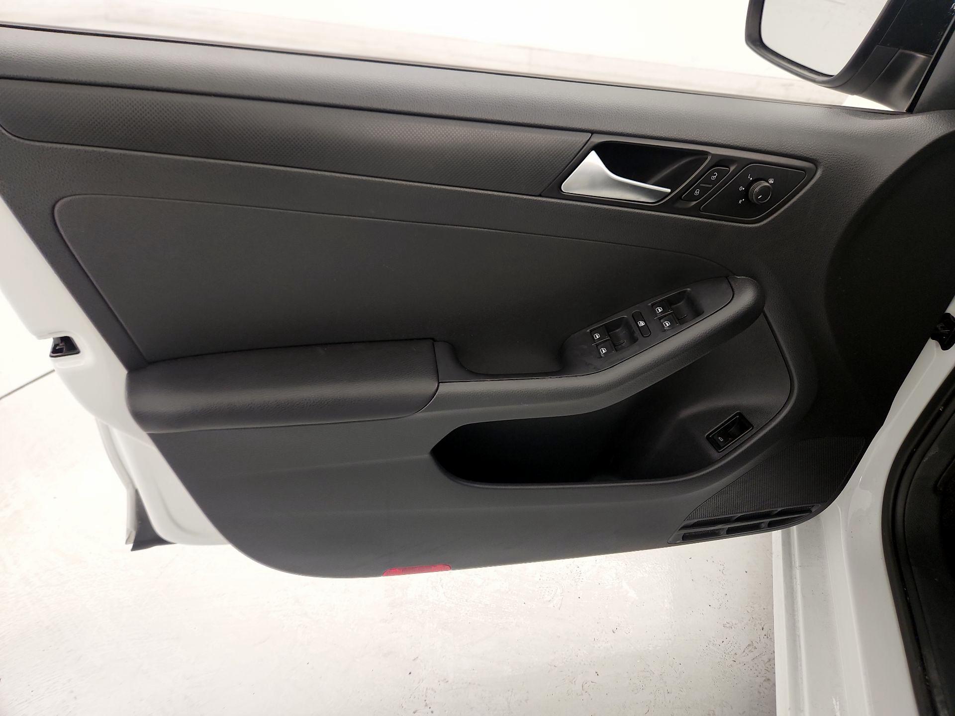 Thumbnail: 2015 Volkswagen Jetta - 12