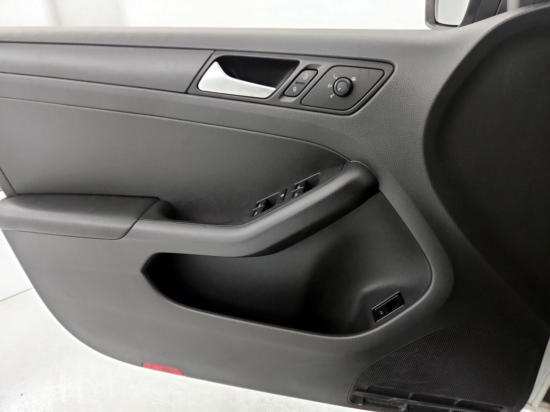 Thumbnail: 2015 Volkswagen Jetta - 13