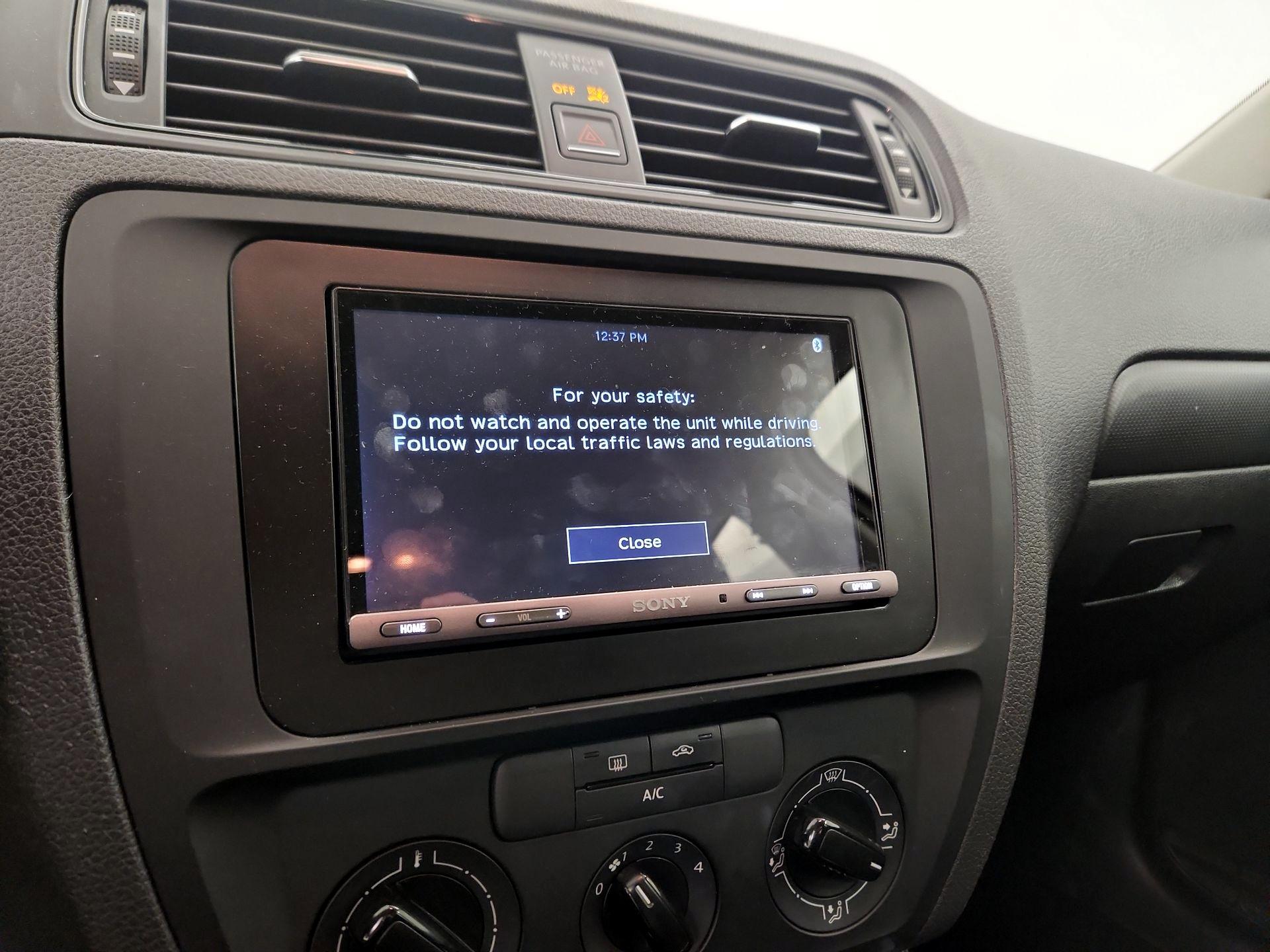 Thumbnail: 2015 Volkswagen Jetta - 15