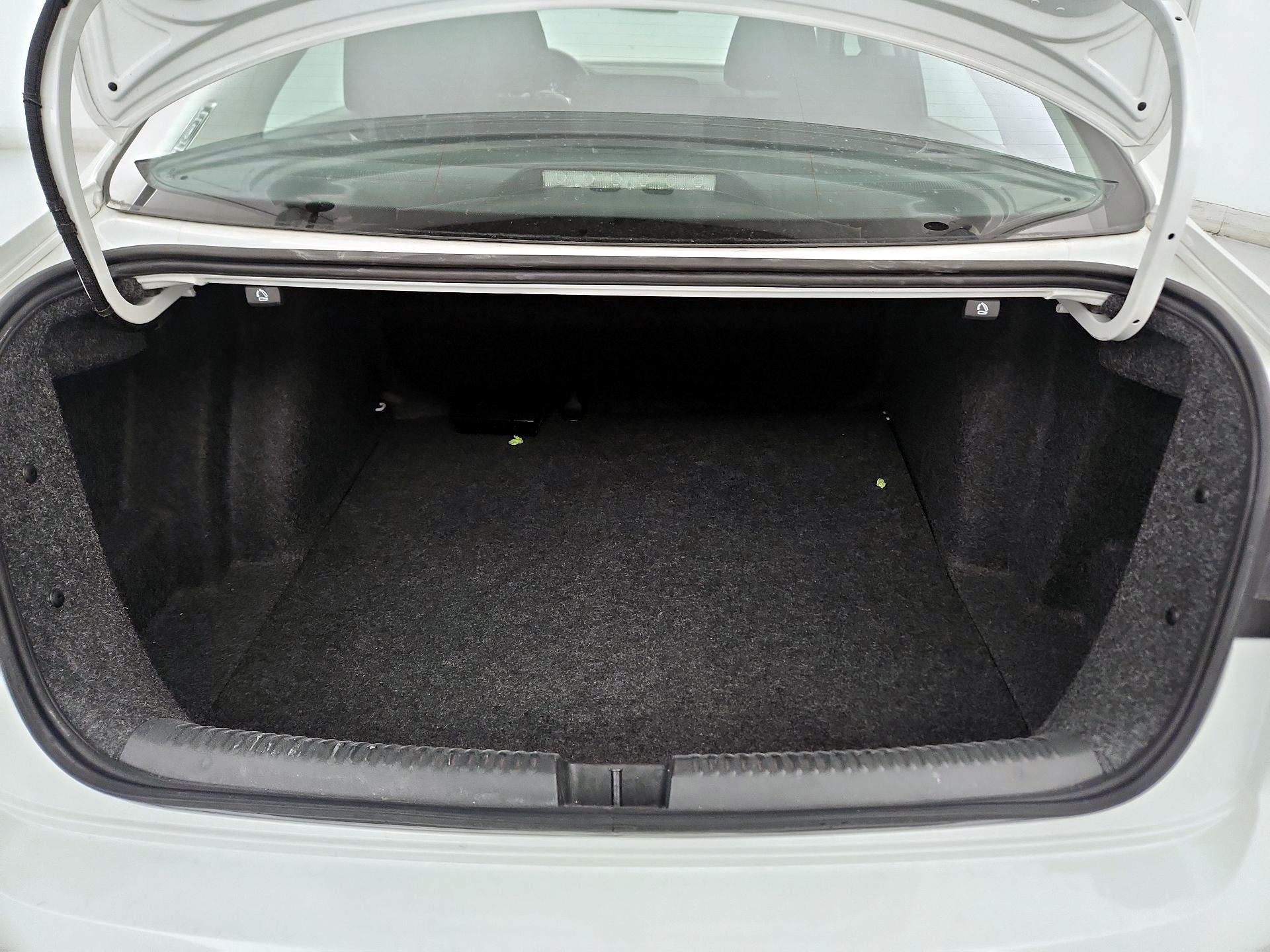 Thumbnail: 2015 Volkswagen Jetta - 19