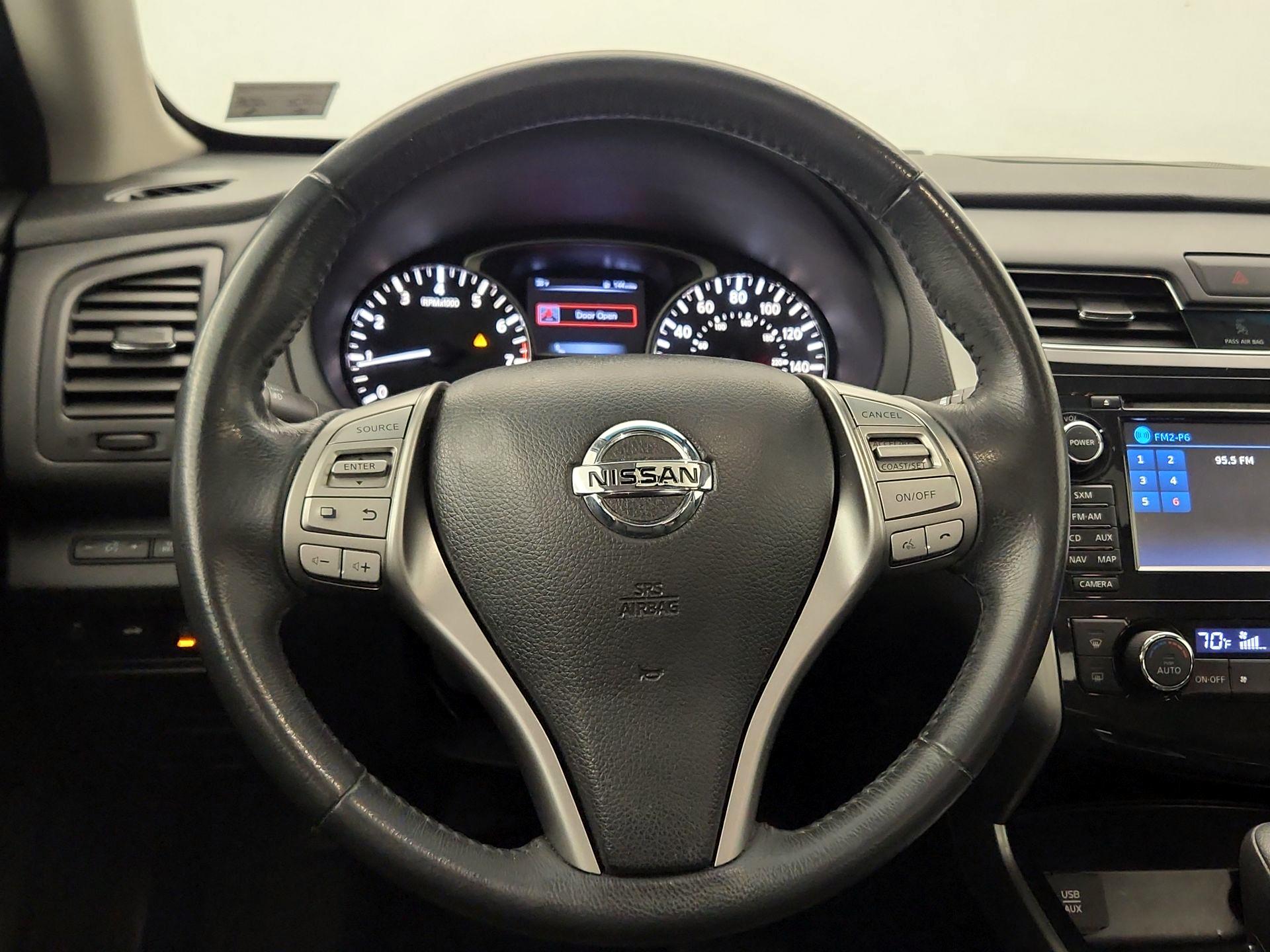 Thumbnail: 2015 Nissan Altima - 10