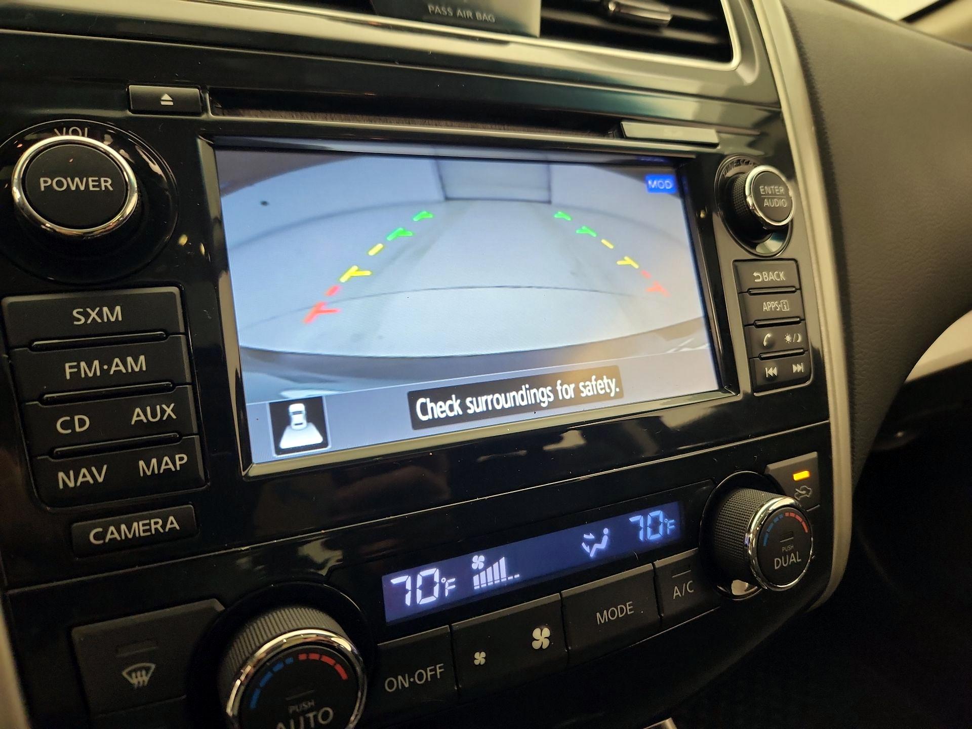 Thumbnail: 2015 Nissan Altima - 14