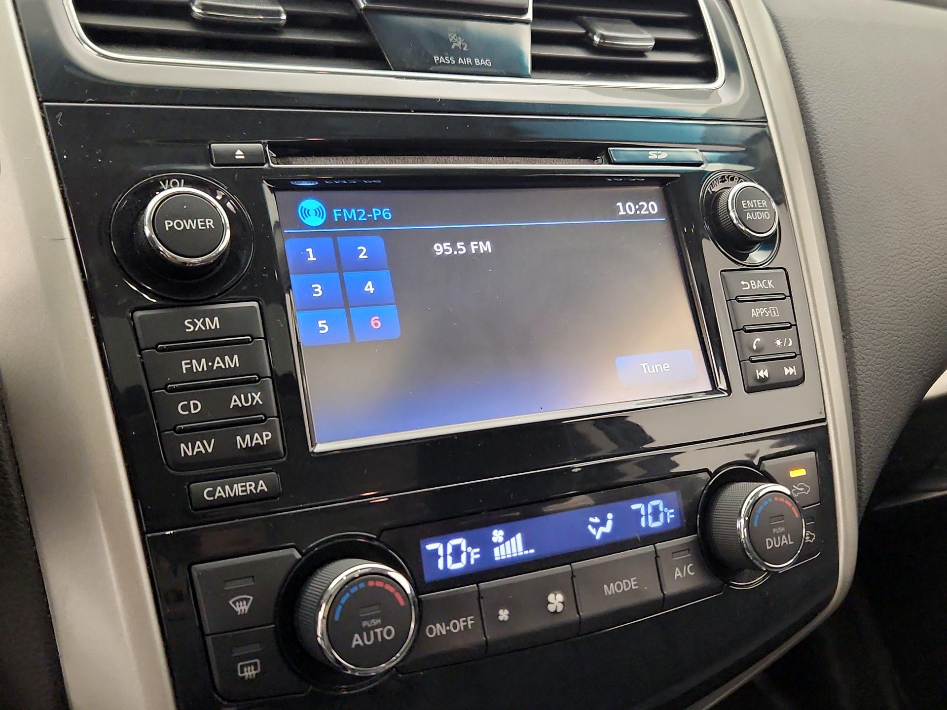 Thumbnail: 2015 Nissan Altima - 15