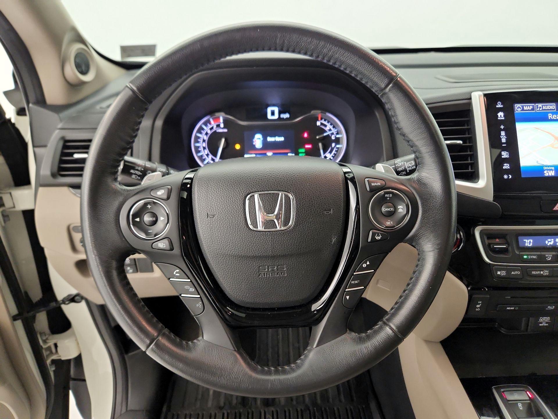 Thumbnail: 2017 Honda Pilot - 10