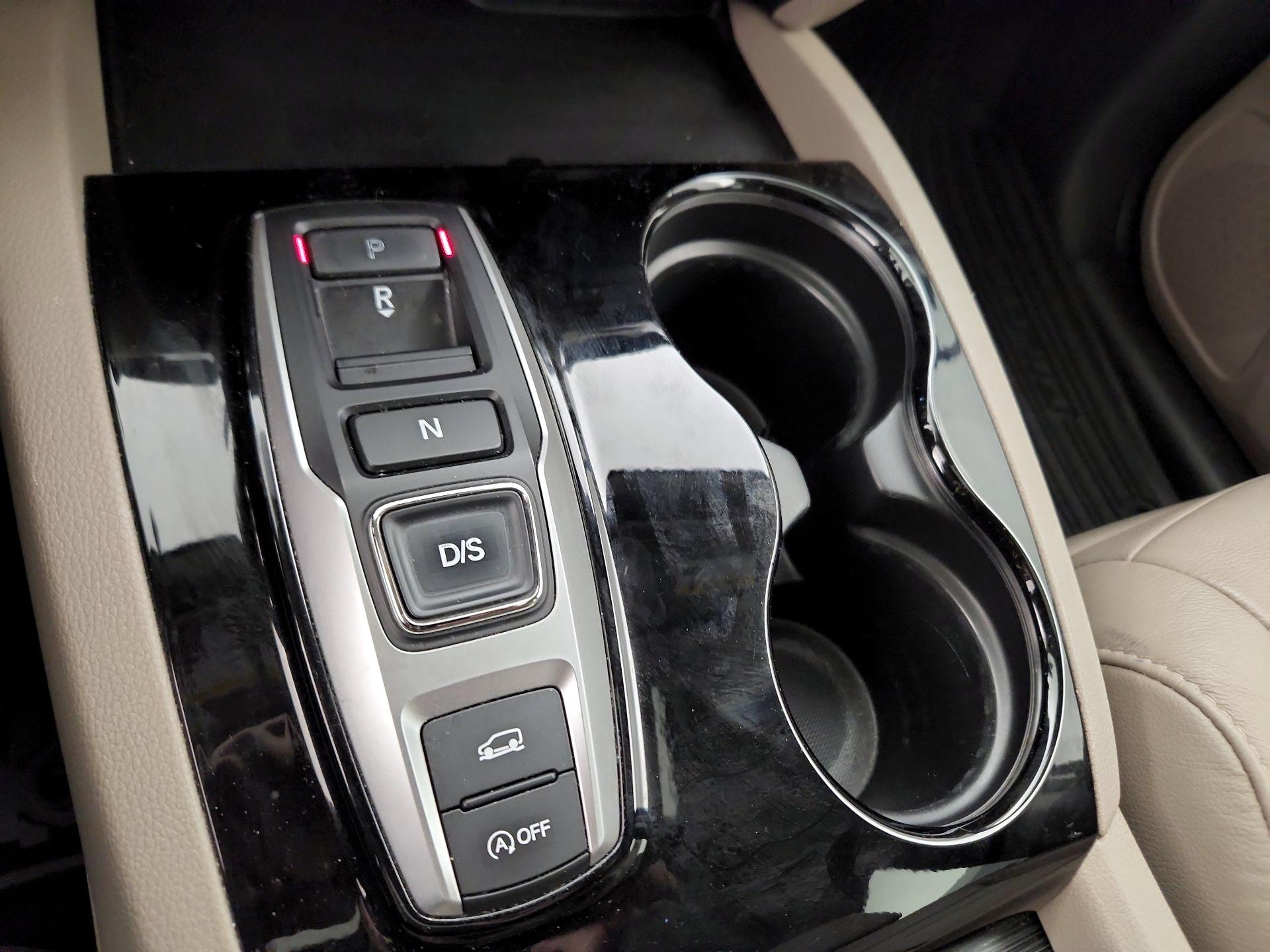 Thumbnail: 2017 Honda Pilot - 18