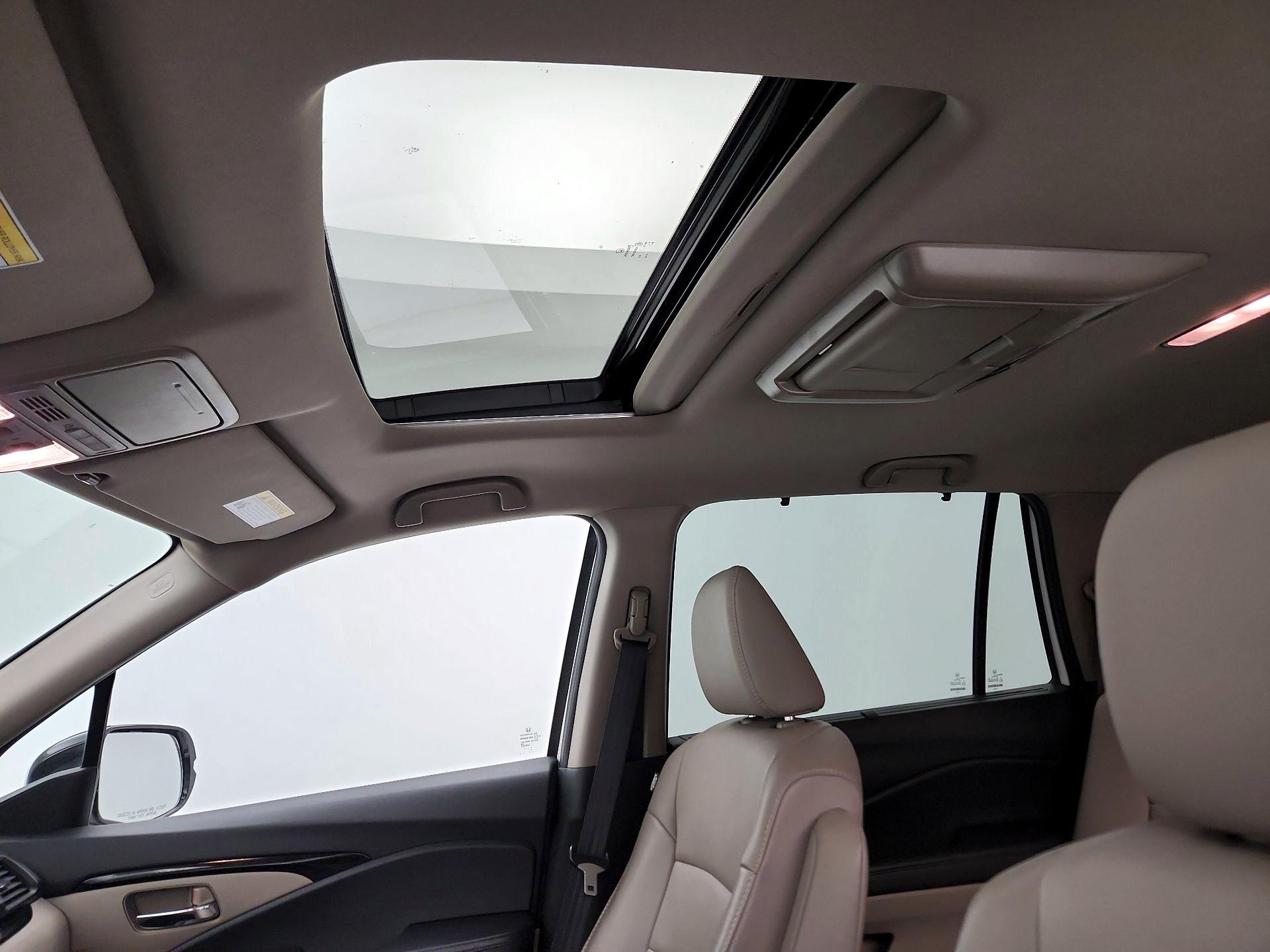 Thumbnail: 2017 Honda Pilot - 20